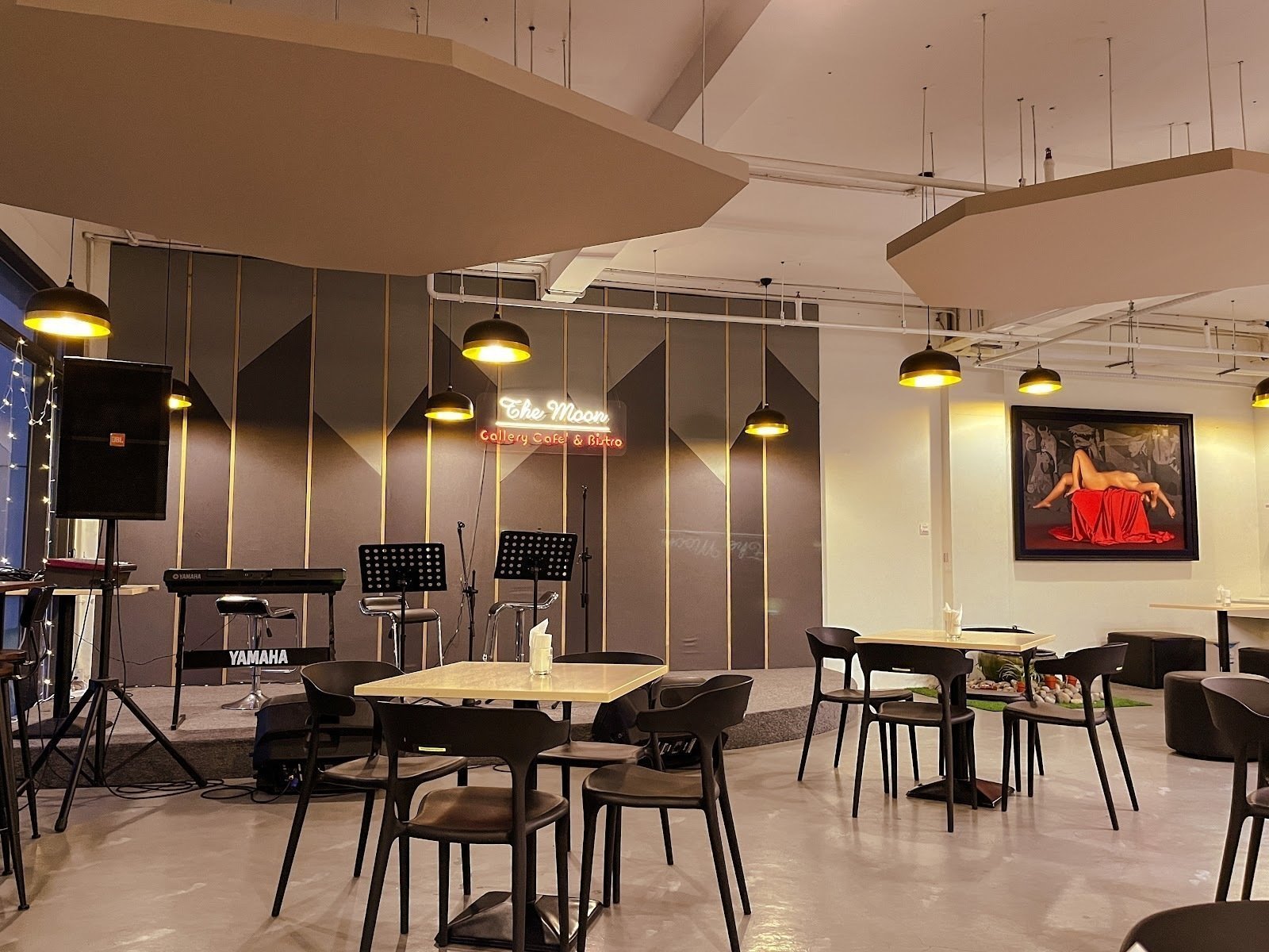 <span class="translation_missing" title="translation missing: en.meta.location_title, location_name: The Moon Gallery Café &amp; Bistro, city: Yangon">Location Title</span>
