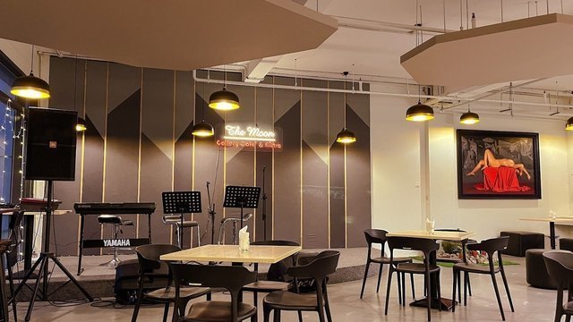 The Moon Gallery Café & Bistro