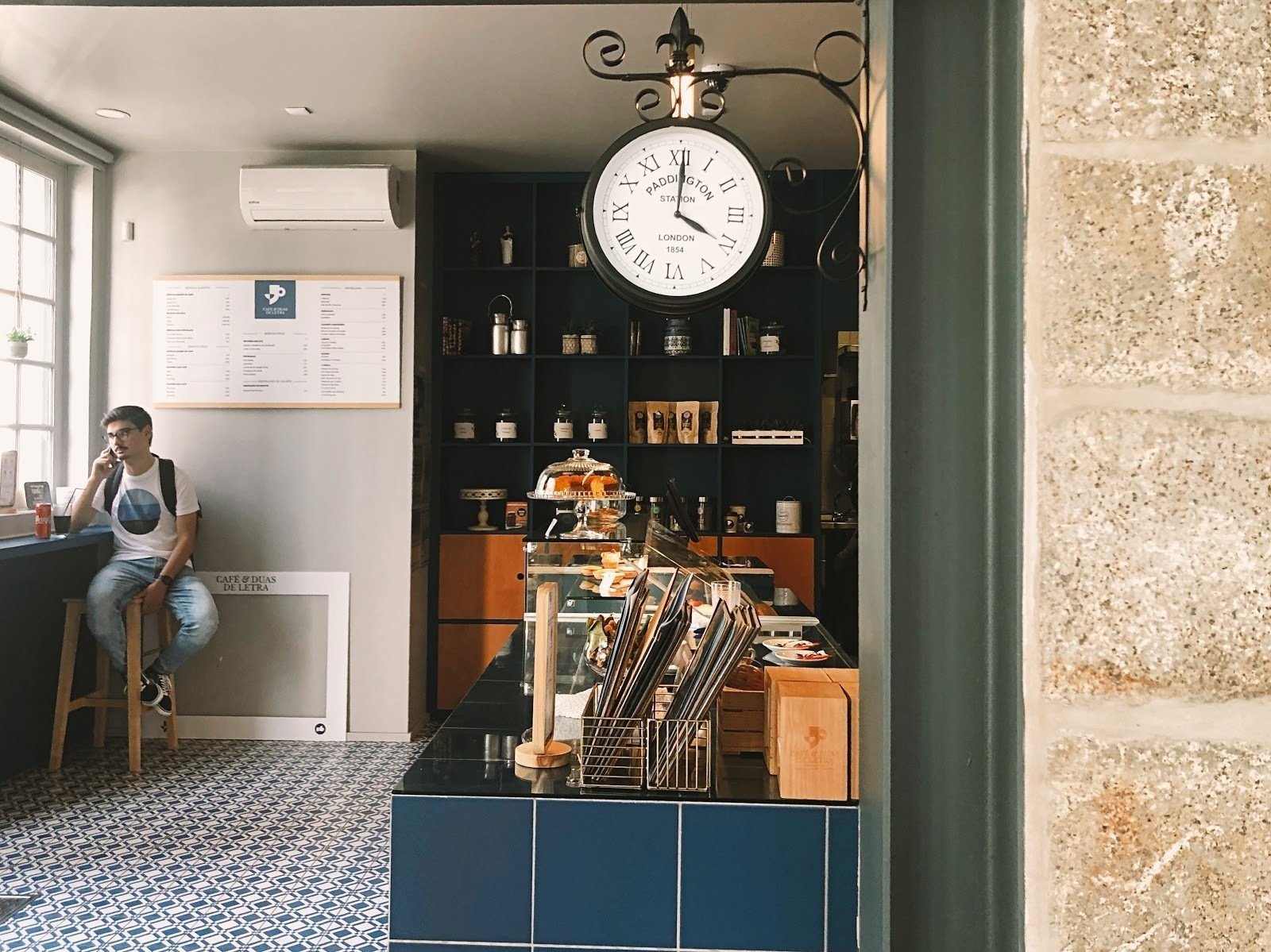 <span class="translation_missing" title="translation missing: en.meta.location_title, location_name: CAFÉ &amp; DUAS DE LETRA, city: Amarante">Location Title</span>