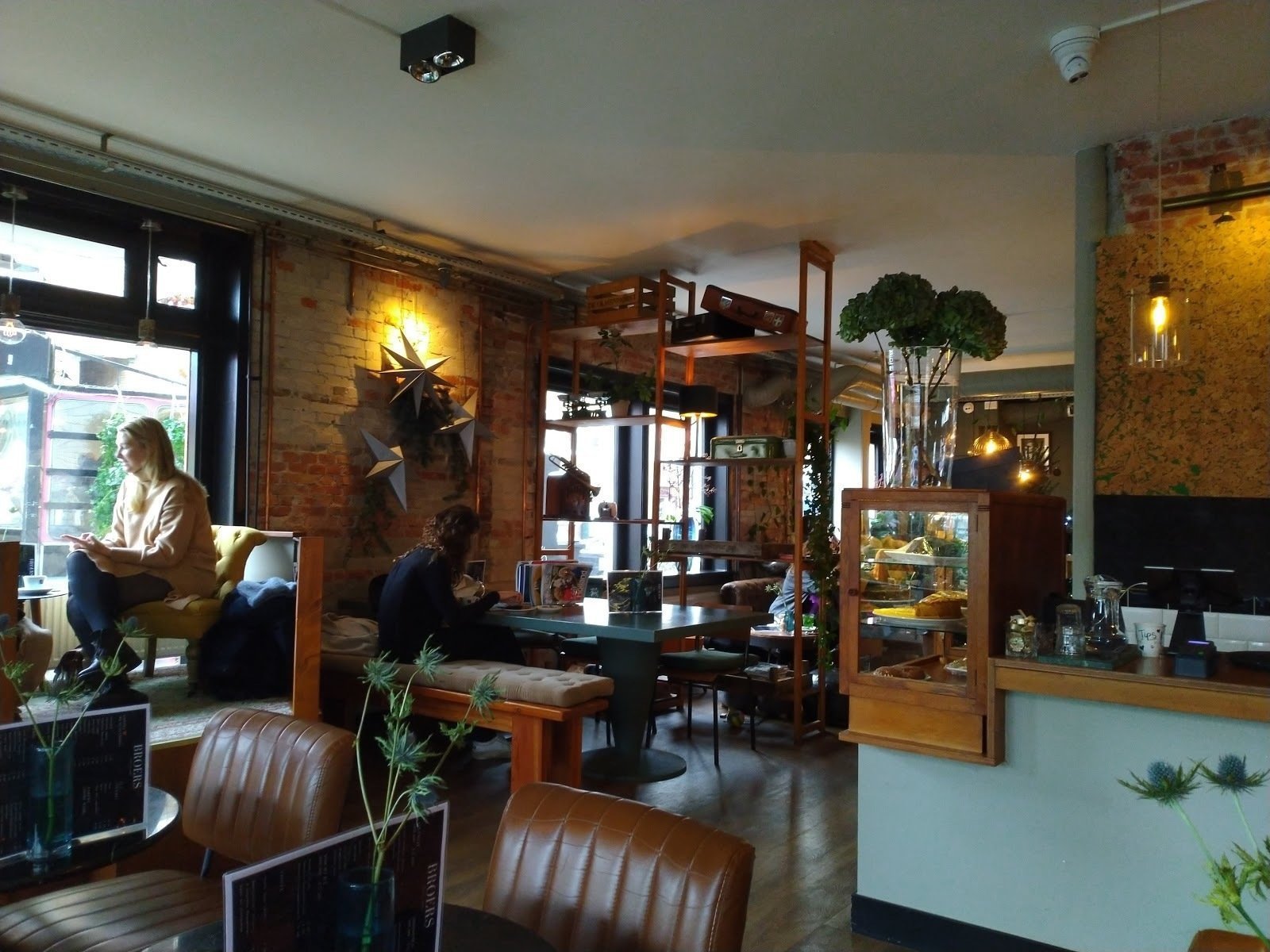<span class="translation_missing" title="translation missing: en.meta.location_title, location_name: Broers, city: Amsterdam">Location Title</span>