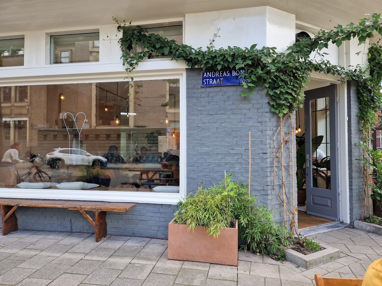 <span class="translation_missing" title="translation missing: en.meta.location_title, location_name: YUSU, city: Amsterdam">Location Title</span>