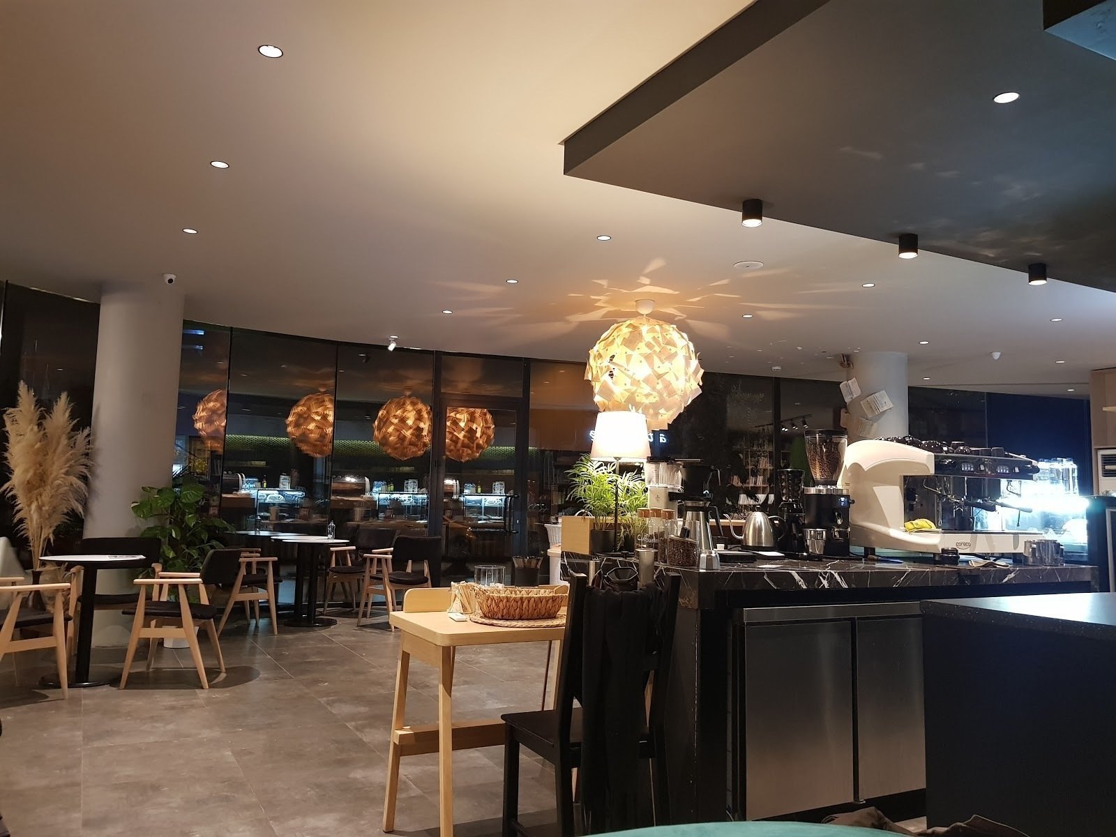 <span class="translation_missing" title="translation missing: en.meta.location_title, location_name: Poe kafe, city: Antalya">Location Title</span>