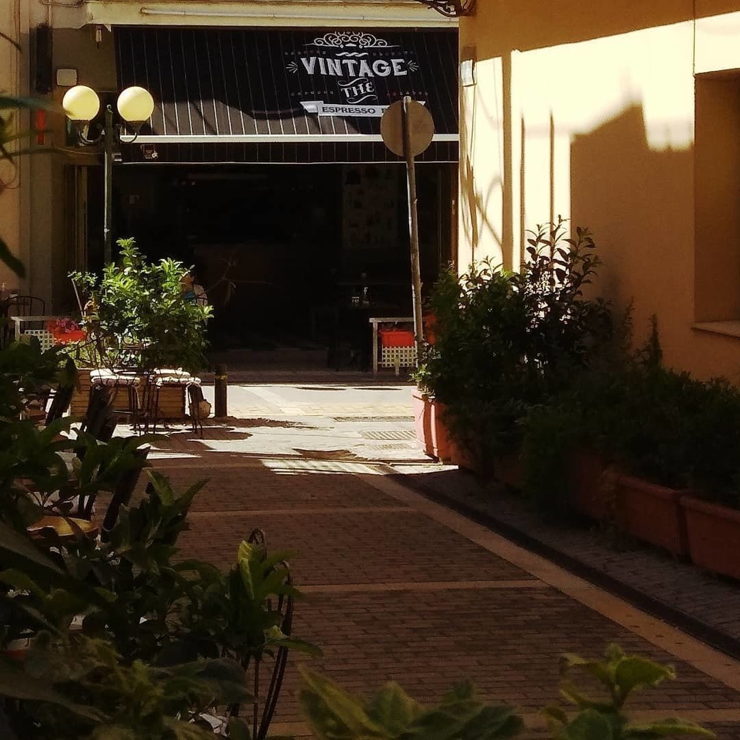 <span class="translation_missing" title="translation missing: en.meta.location_title, location_name: Vintage Espresso Bar, city: Athens">Location Title</span>