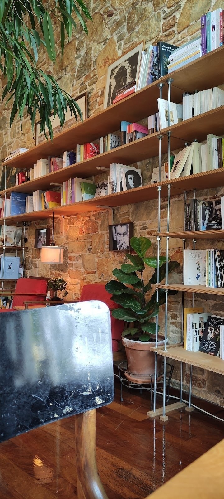 <span class="translation_missing" title="translation missing: en.meta.location_title, location_name: Zatopek book cafe, city: Athens">Location Title</span>
