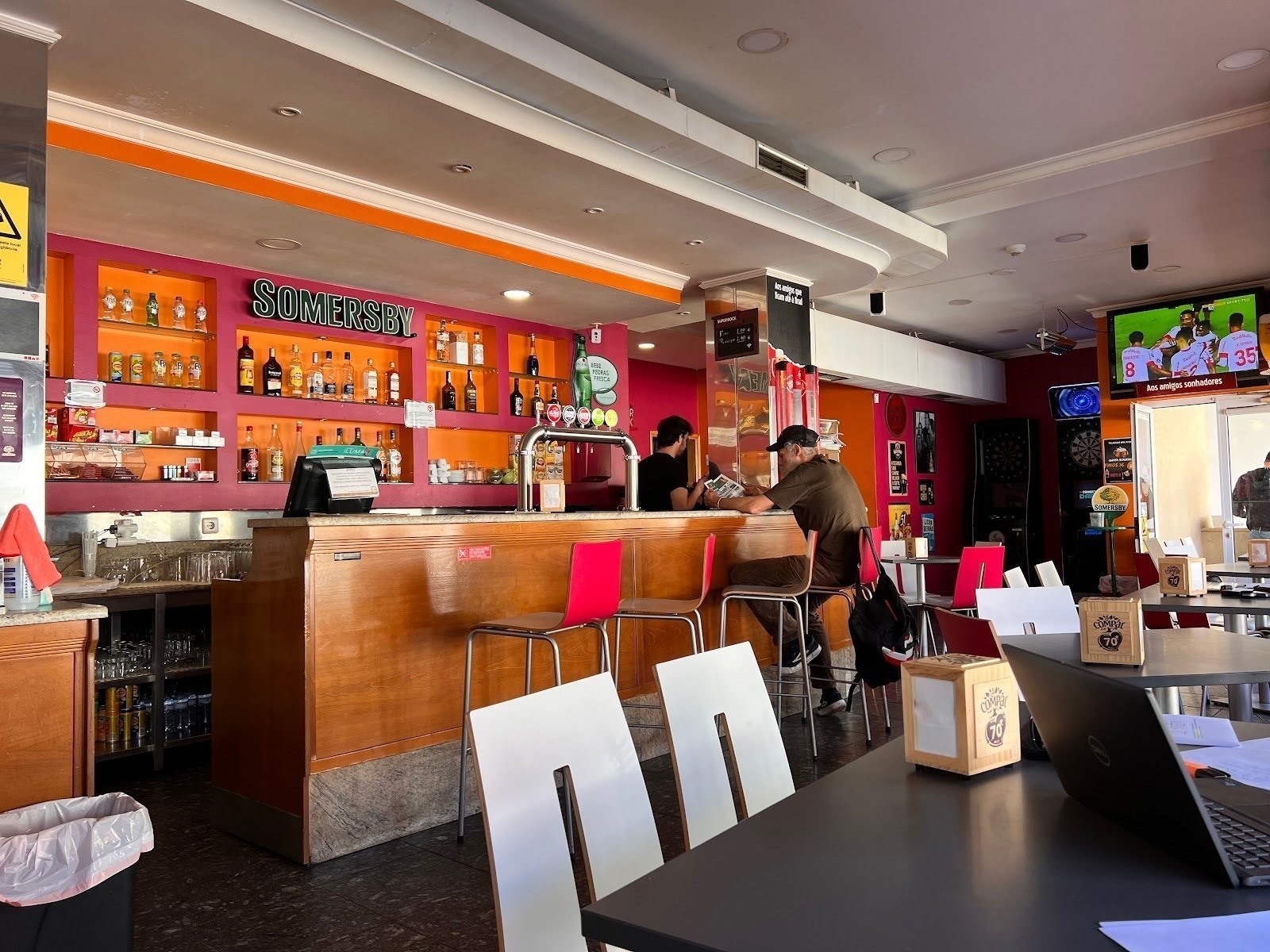 <span class="translation_missing" title="translation missing: en.meta.location_title, location_name: Galeria Caffé, city: Aveiro">Location Title</span>