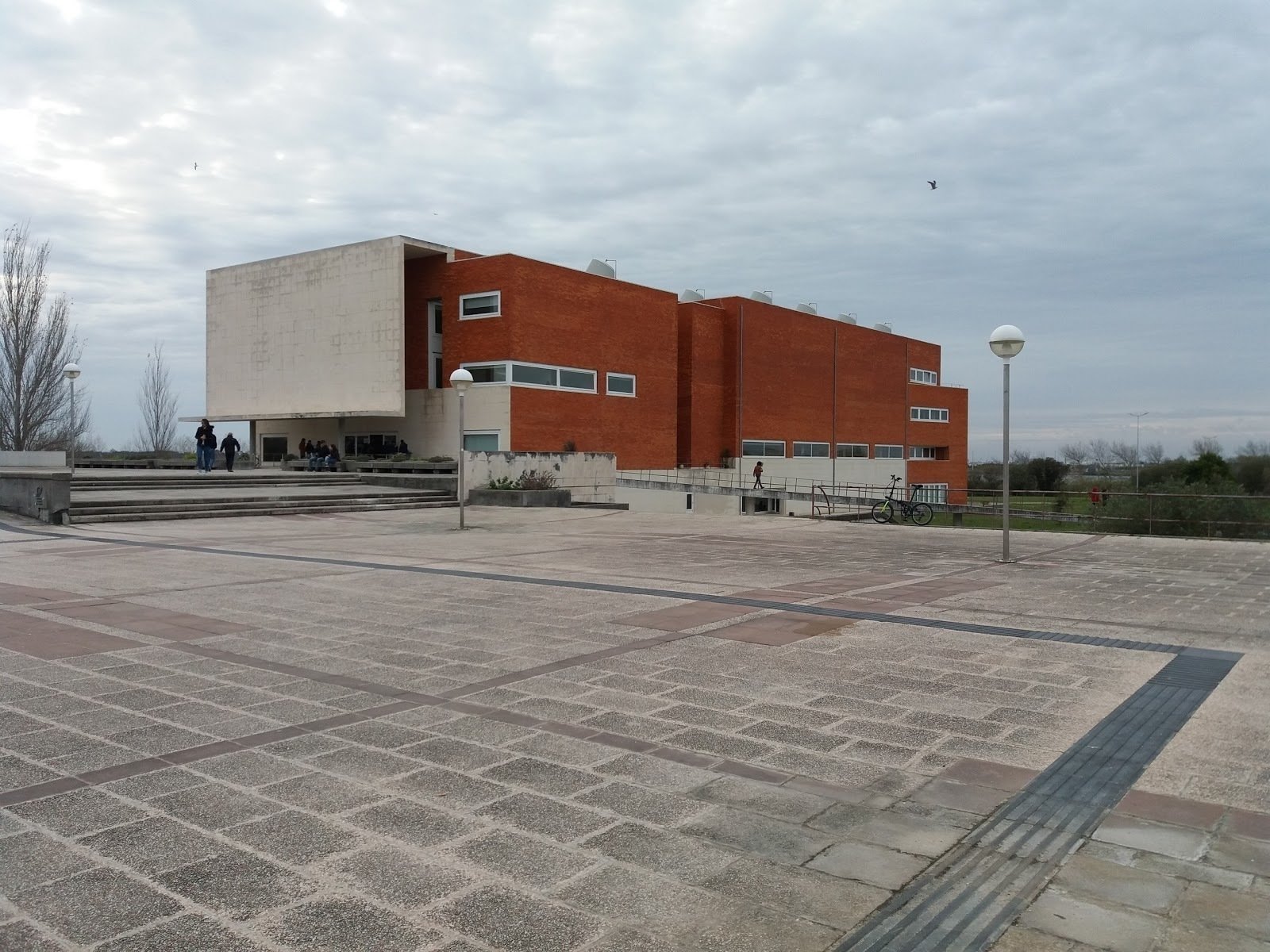 <span class="translation_missing" title="translation missing: en.meta.location_title, location_name: Library of the University of Aveiro, city: Aveiro">Location Title</span>