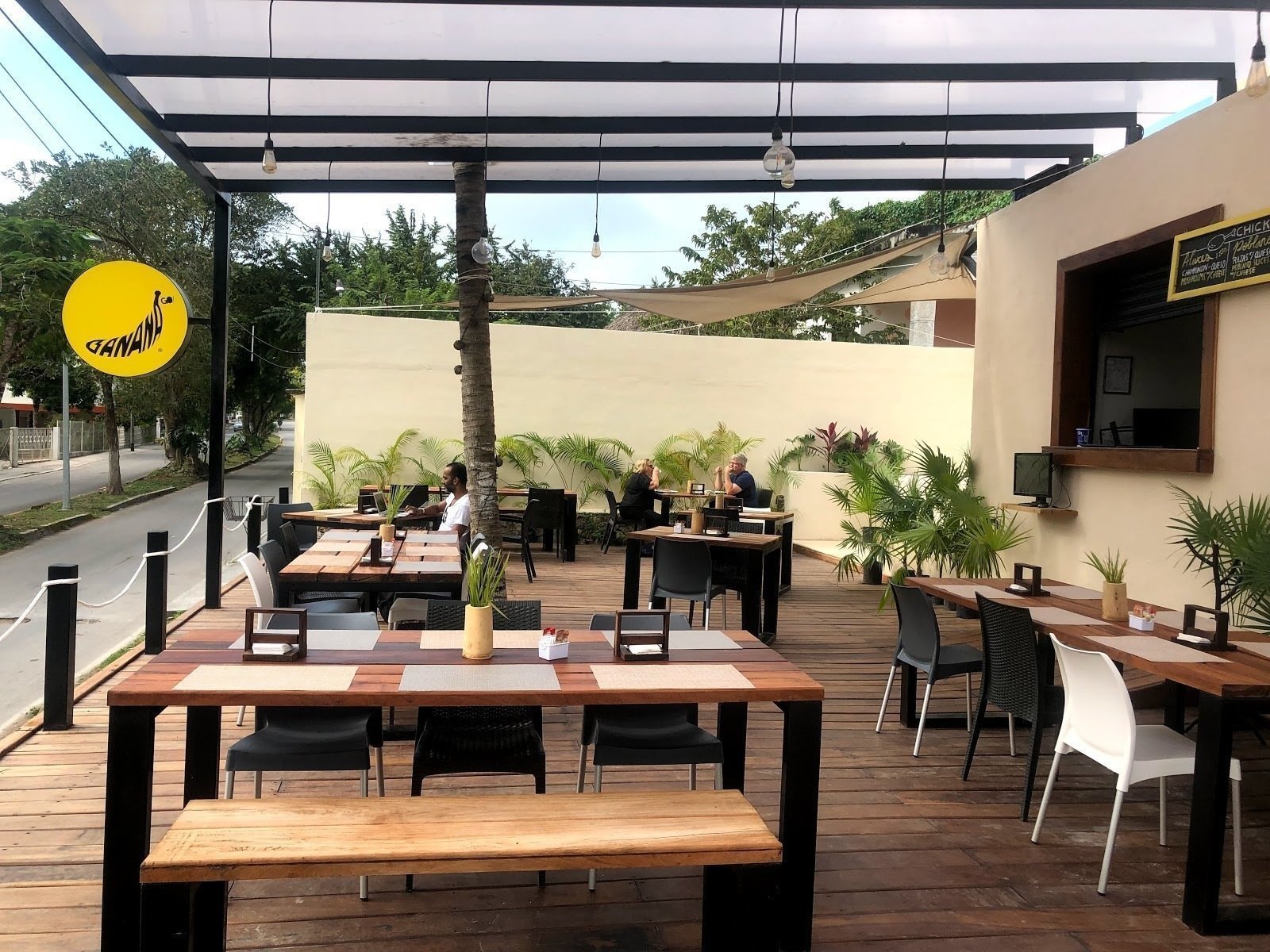 <span class="translation_missing" title="translation missing: en.meta.location_title, location_name: Banana Go, city: Bacalar">Location Title</span>