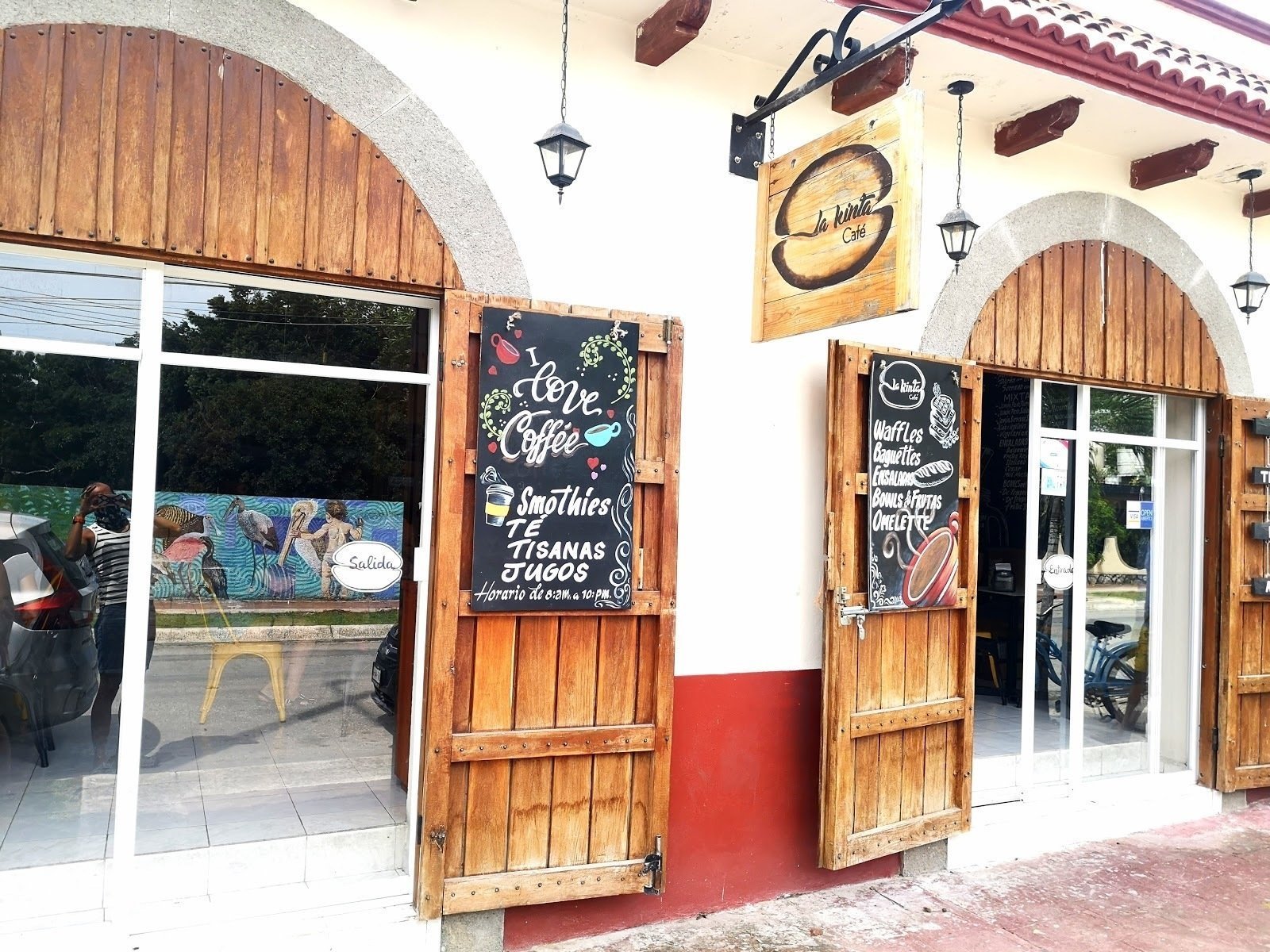 <span class="translation_missing" title="translation missing: en.meta.location_title, location_name: La Kinta Café, city: Bacalar">Location Title</span>
