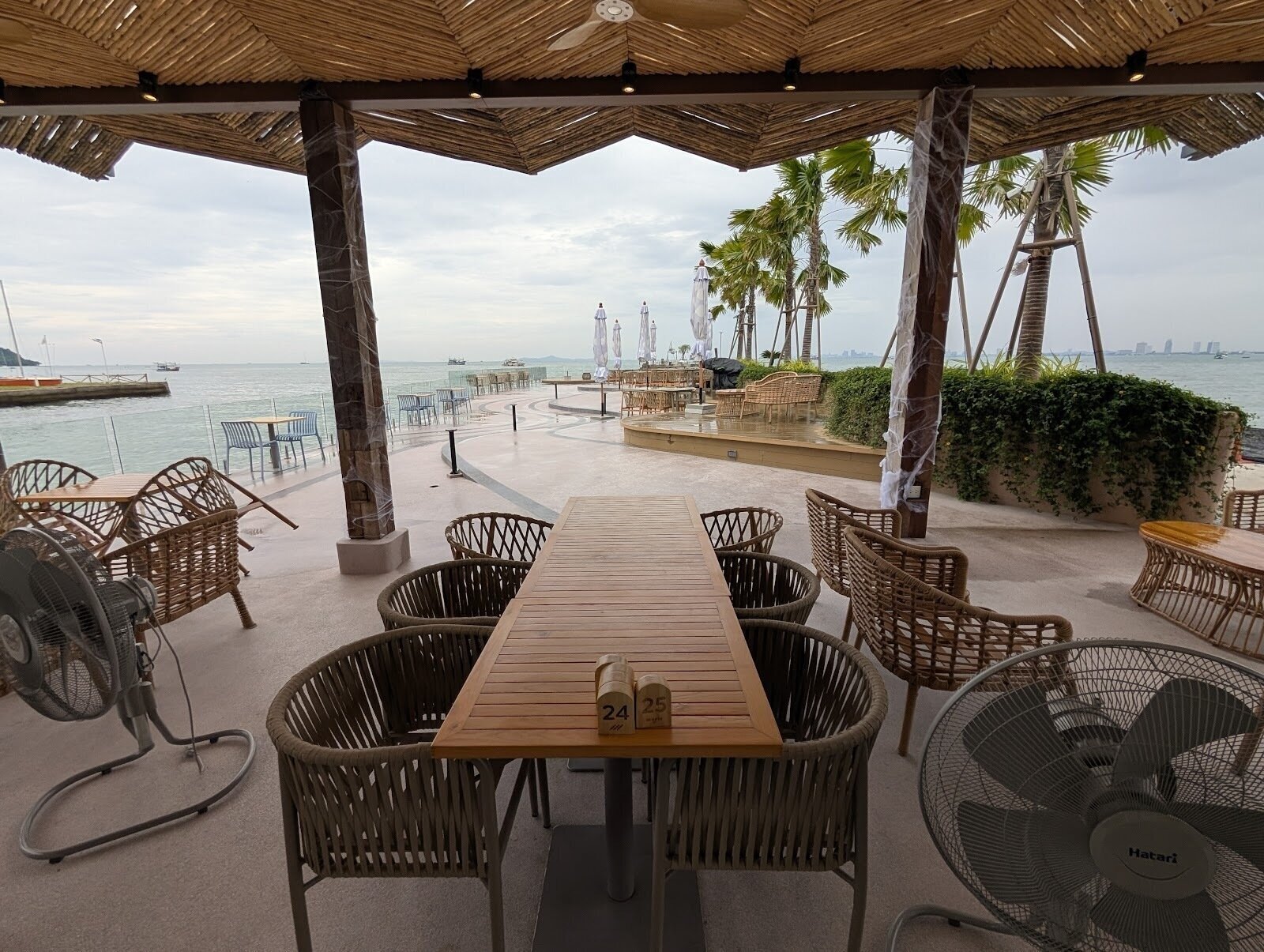 <span class="translation_missing" title="translation missing: en.meta.location_title, location_name: Maris Cafe, city: Bang Sare">Location Title</span>