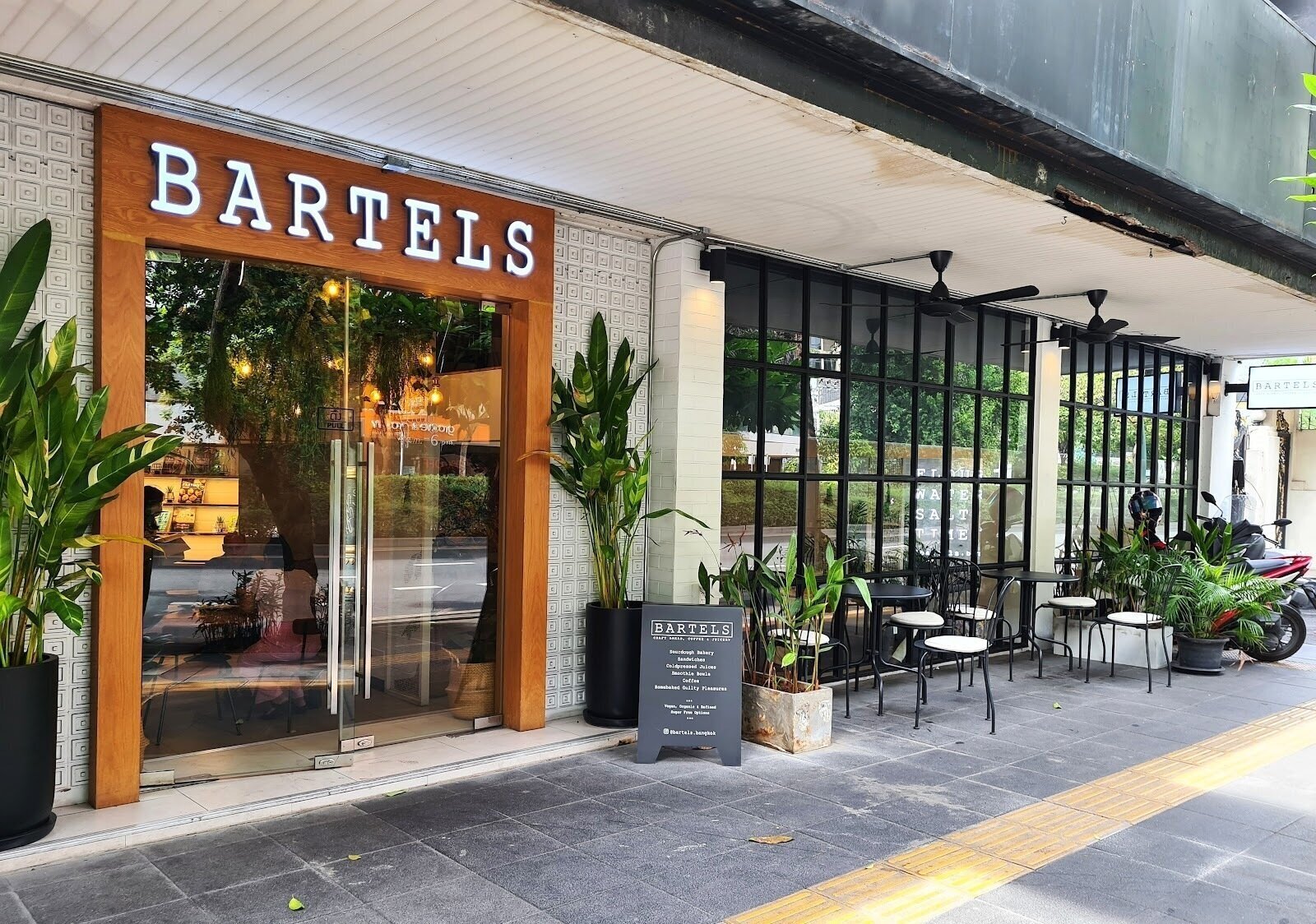 <span class="translation_missing" title="translation missing: en.meta.location_title, location_name: BARTELS Sukhumvit, city: Bangkok">Location Title</span>