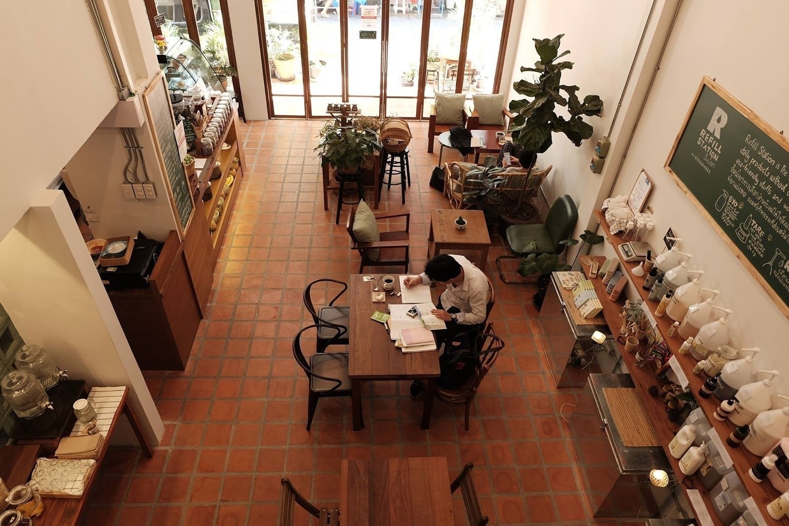 <span class="translation_missing" title="translation missing: en.meta.location_title, location_name: Better Moon cafe x Refill Station, city: Bangkok">Location Title</span>