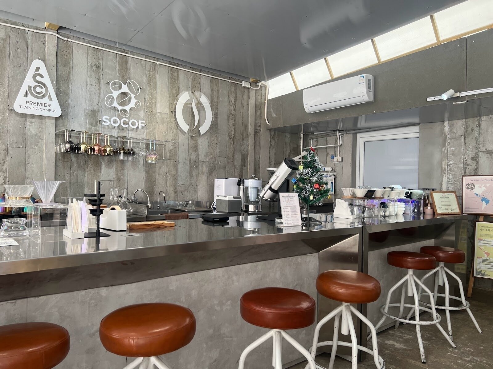 <span class="translation_missing" title="translation missing: en.meta.location_title, location_name: Ministry of Roasters, city: Bangkok">Location Title</span>