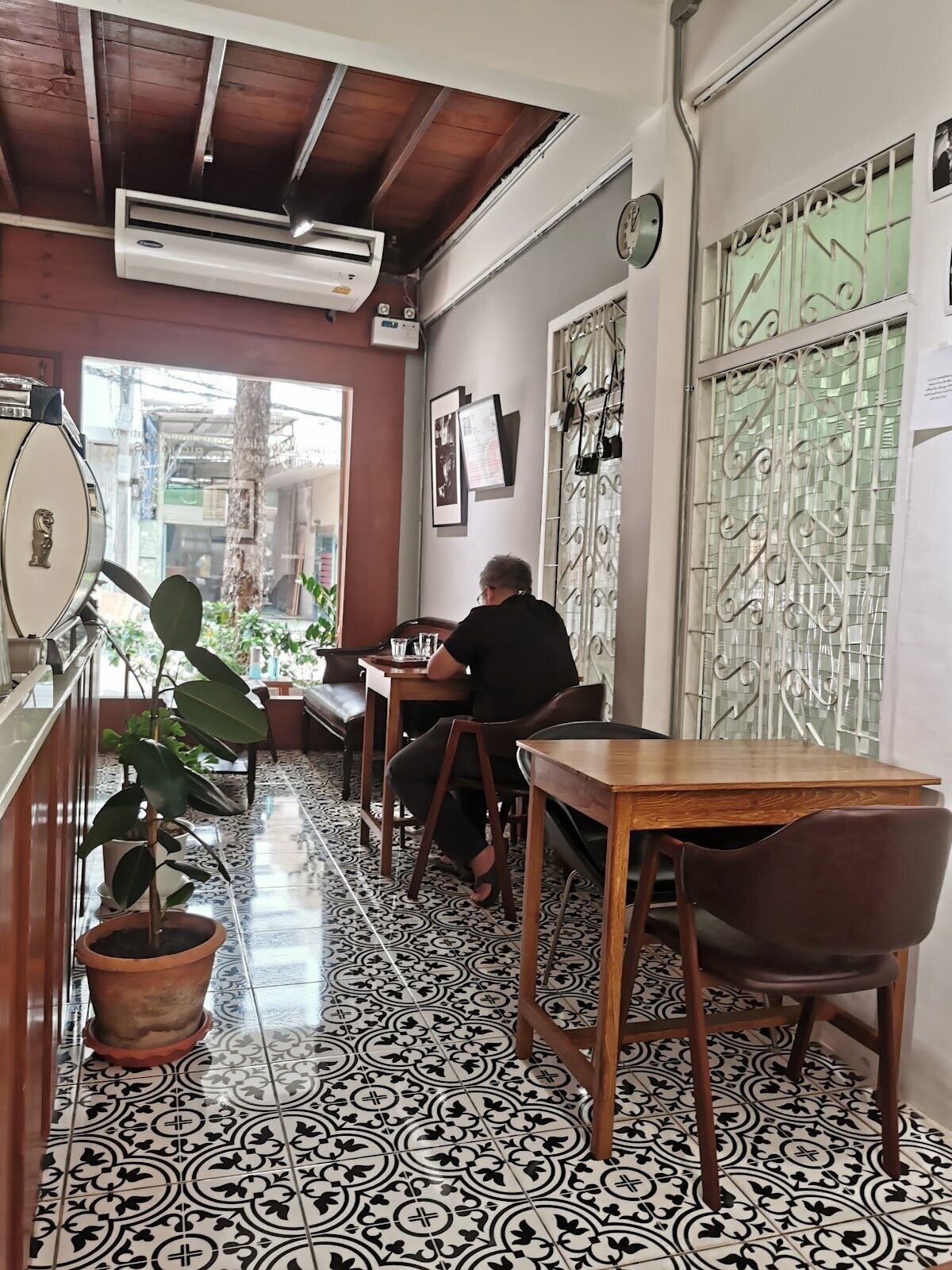 <span class="translation_missing" title="translation missing: en.meta.location_title, location_name: MONOCHROME, city: Bangkok">Location Title</span>