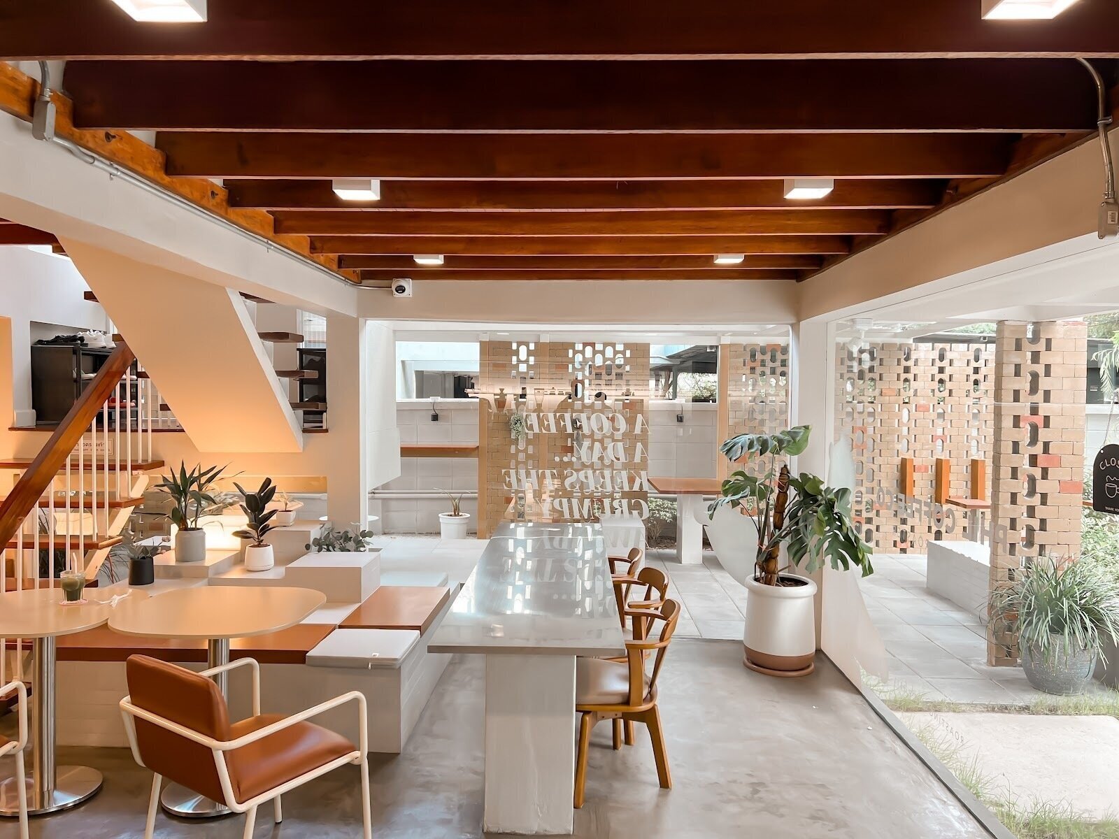 <span class="translation_missing" title="translation missing: en.meta.location_title, location_name: Phil Coffee Co Rama IX, city: Bangkok">Location Title</span>