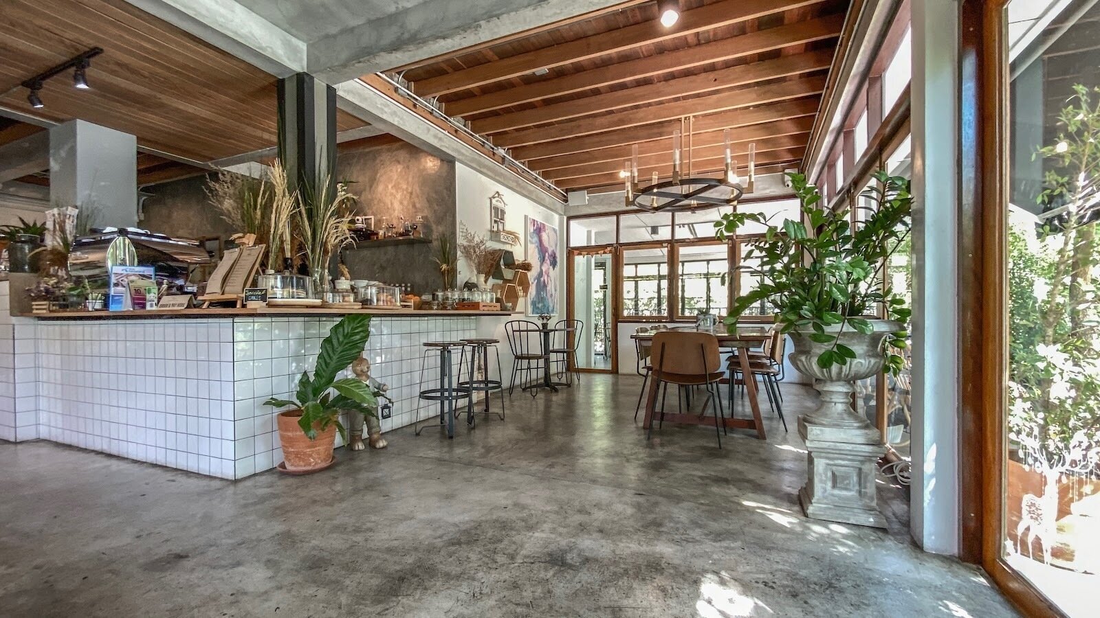 <span class="translation_missing" title="translation missing: en.meta.location_title, location_name: Poet House Cafe, city: Bangkok">Location Title</span>