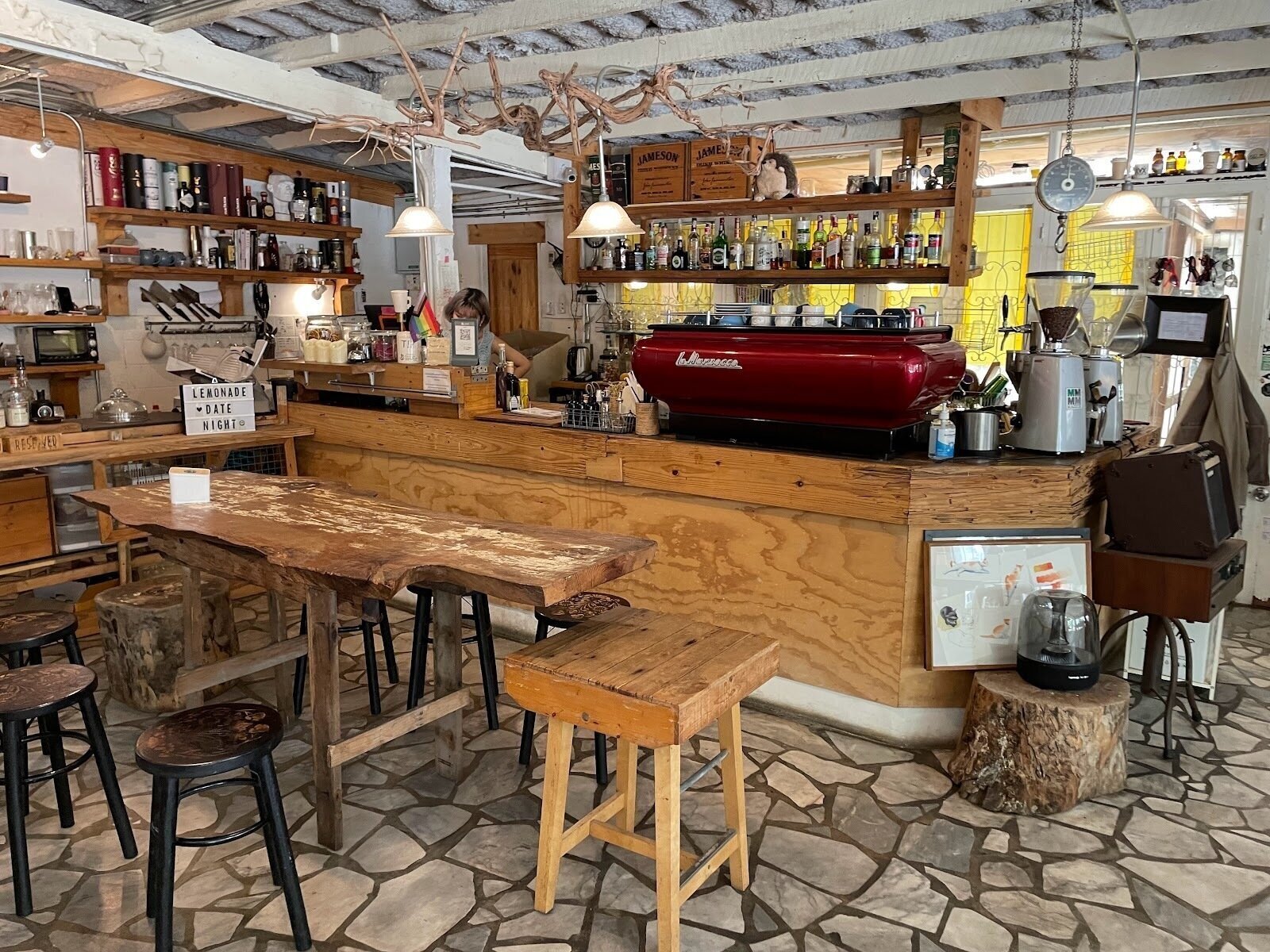 <span class="translation_missing" title="translation missing: en.meta.location_title, location_name: Porcupine Café, city: Bangkok">Location Title</span>