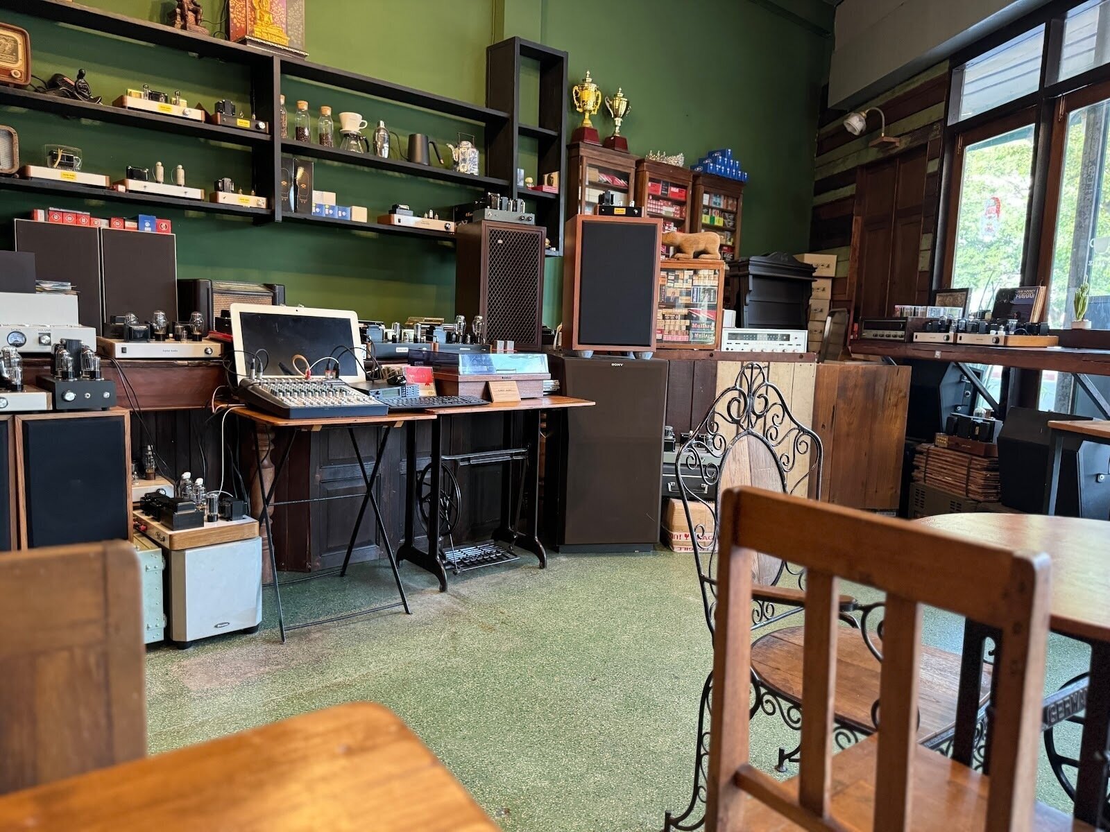 <span class="translation_missing" title="translation missing: en.meta.location_title, location_name: Tann&#39;s Coffee &amp; Bakery, city: Bangkok">Location Title</span>