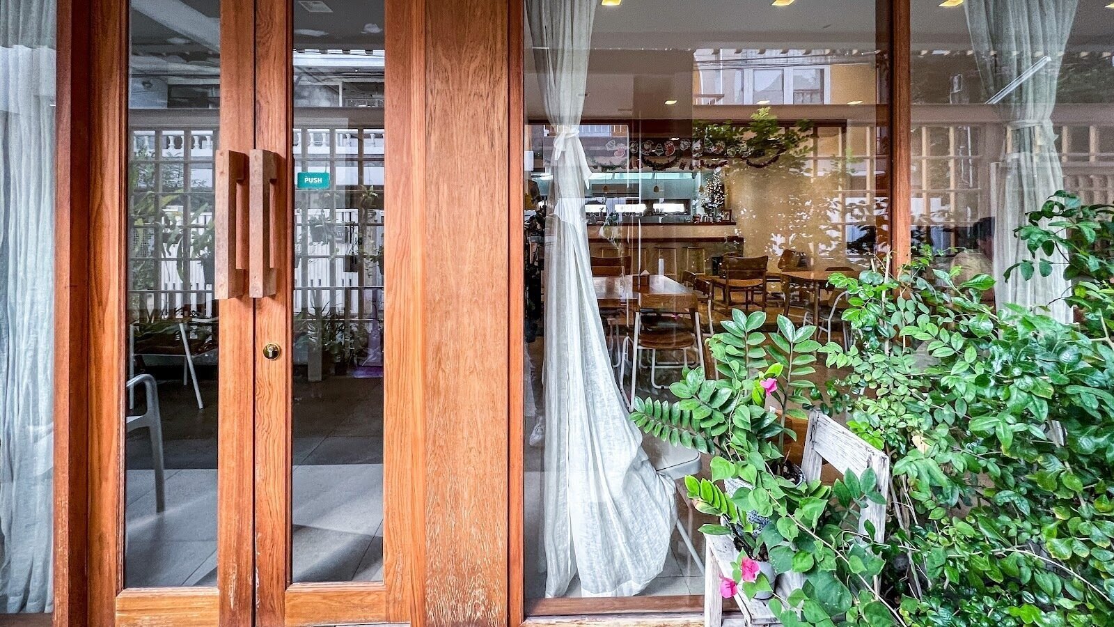 <span class="translation_missing" title="translation missing: en.meta.location_title, location_name: Tealily Café Ekkamai, city: Bangkok">Location Title</span>