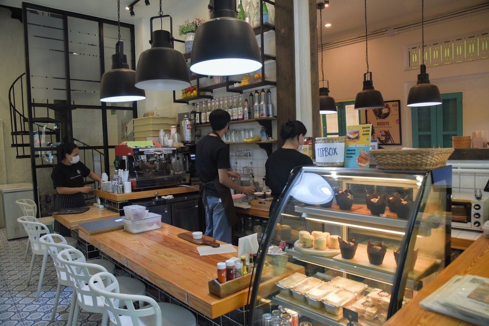 <span class="translation_missing" title="translation missing: en.meta.location_title, location_name: Zurich Bread Cafe Charoen Krung, city: Bangkok">Location Title</span>