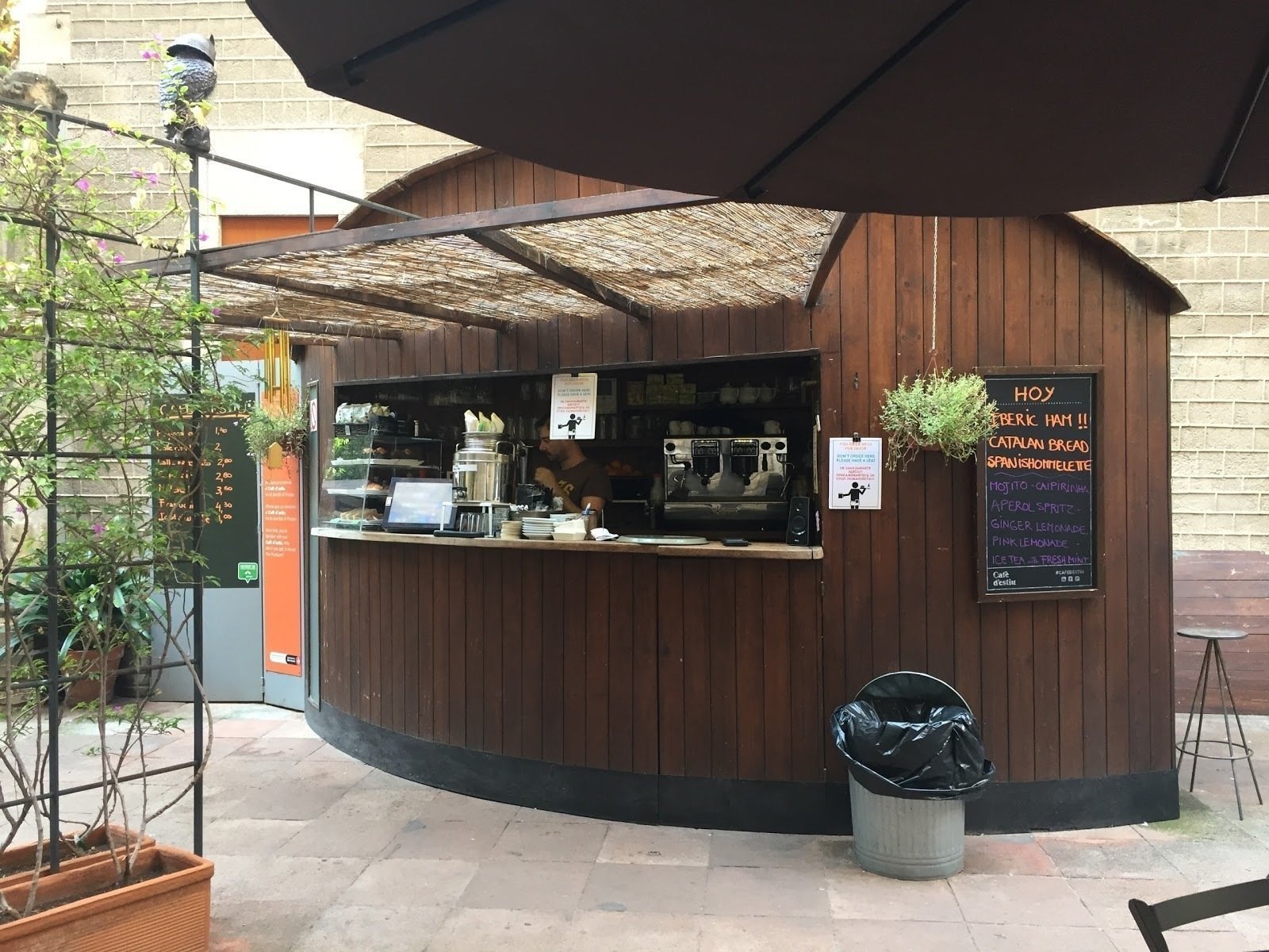 <span class="translation_missing" title="translation missing: en.meta.location_title, location_name: Cafè d&#39;estiu, city: Barcelona">Location Title</span>