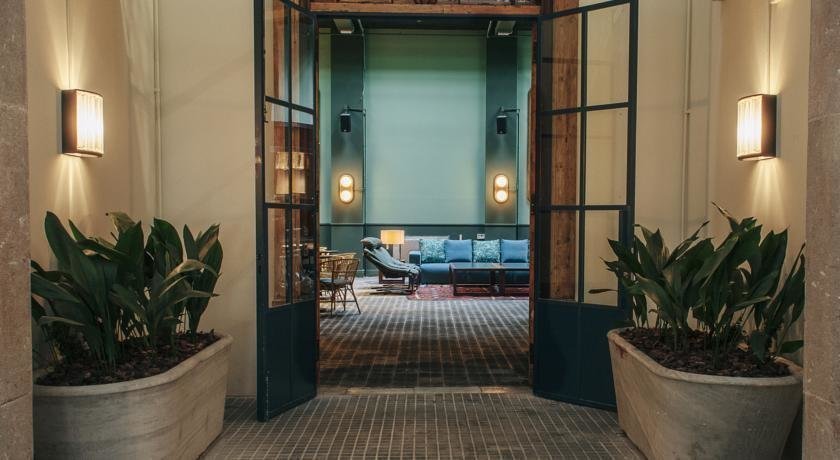 <span class="translation_missing" title="translation missing: en.meta.location_title, location_name: Casa Bonay, city: Barcelona">Location Title</span>