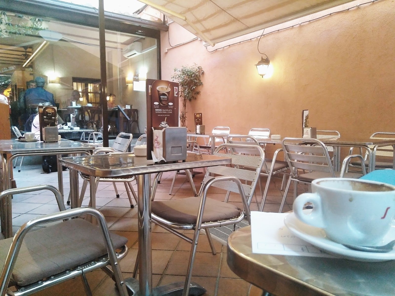 <span class="translation_missing" title="translation missing: en.meta.location_title, location_name: El Cafeto, city: Barcelona">Location Title</span>