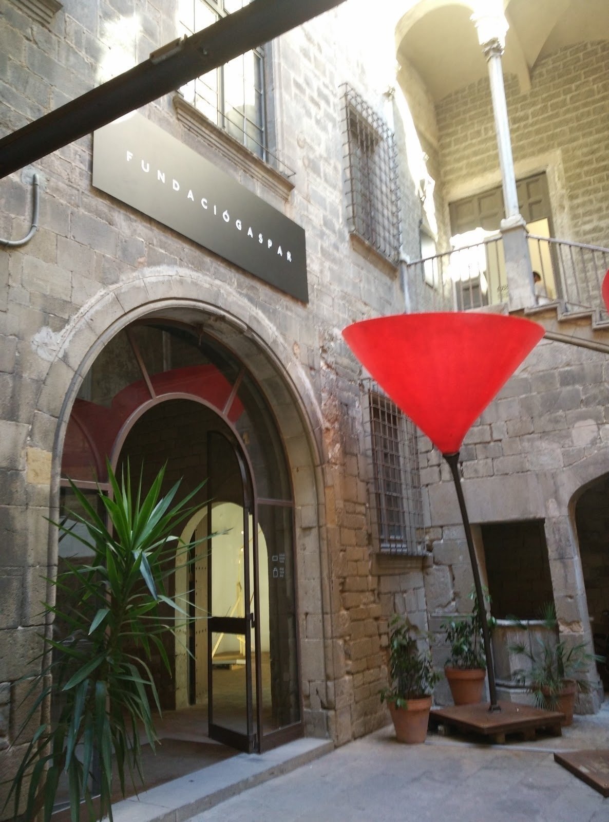<span class="translation_missing" title="translation missing: en.meta.location_title, location_name: Fundació Gaspar, city: Barcelona">Location Title</span>