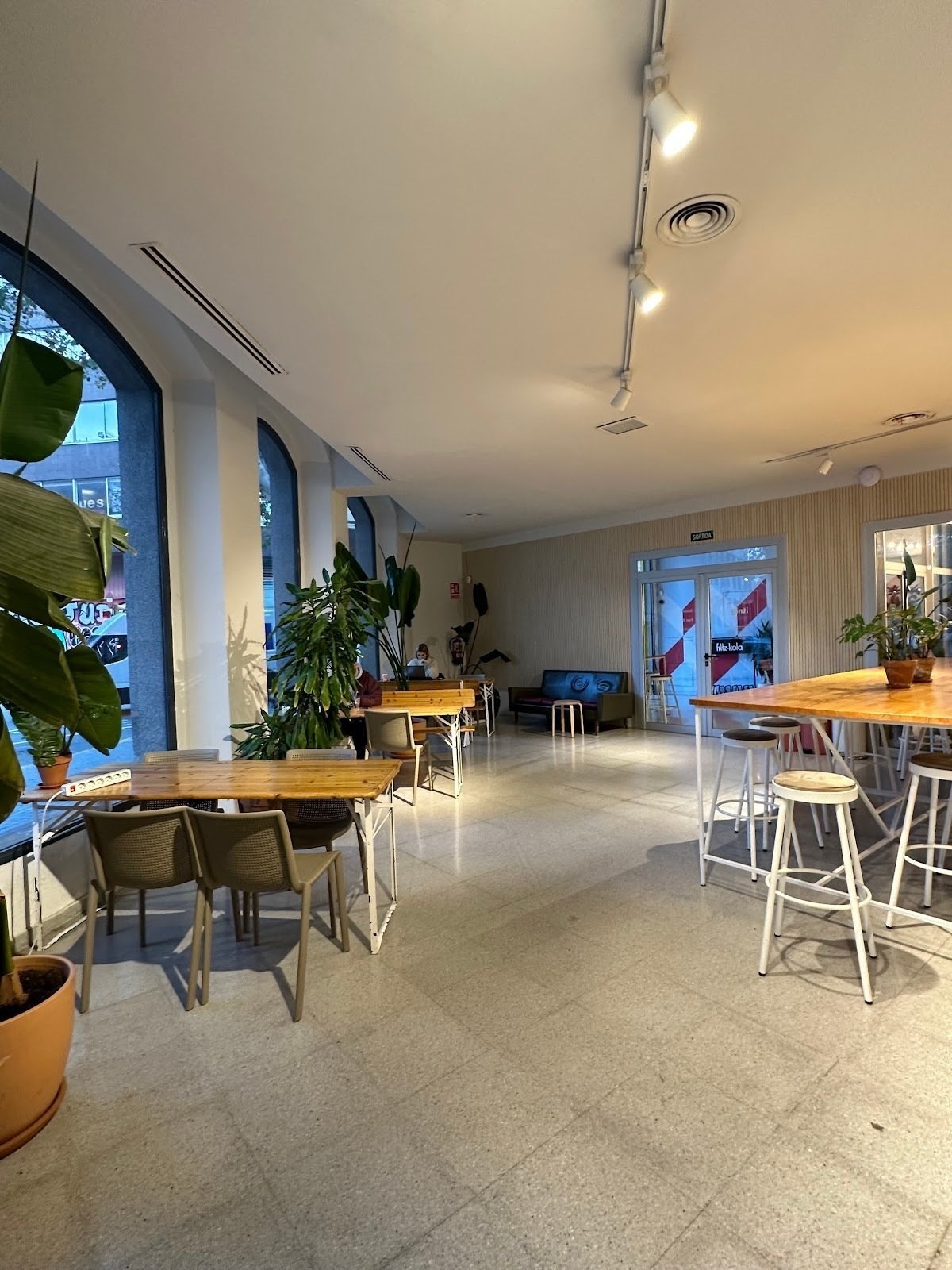 <span class="translation_missing" title="translation missing: en.meta.location_title, location_name: Itnig Café, city: Barcelona">Location Title</span>
