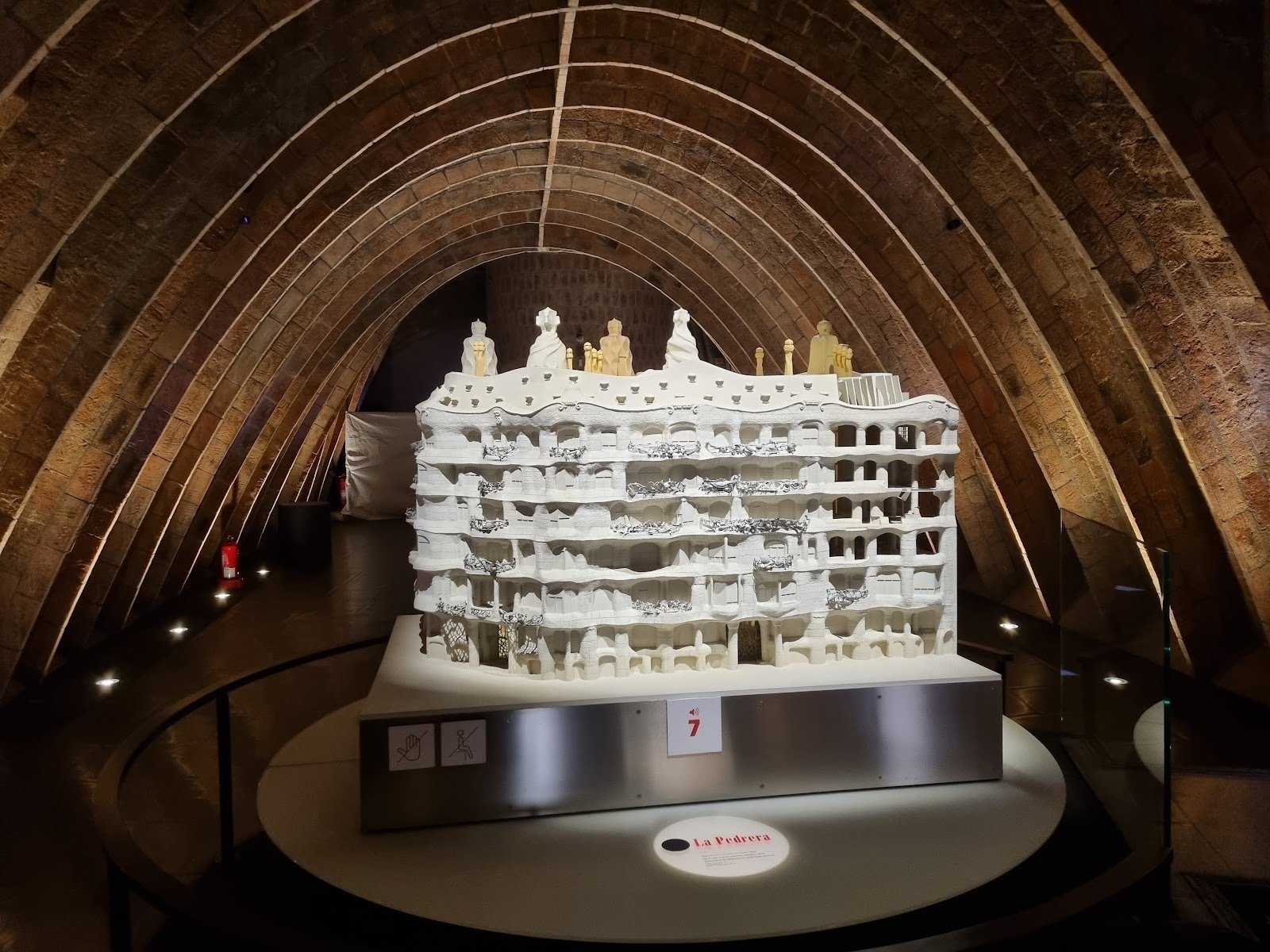<span class="translation_missing" title="translation missing: en.meta.location_title, location_name: La Pedrera-Casa Milà, city: Barcelona">Location Title</span>