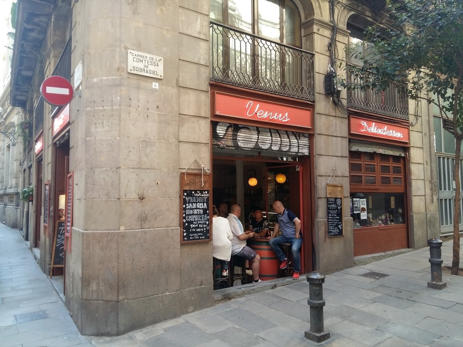 <span class="translation_missing" title="translation missing: en.meta.location_title, location_name: Venus Delicatessen Barcelona, city: Barcelona">Location Title</span>