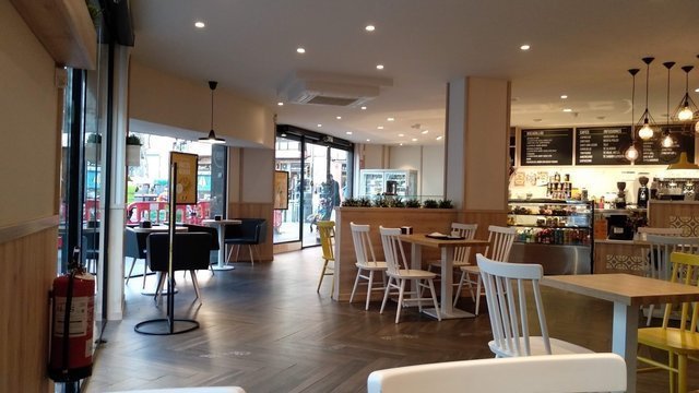 Vivari Coffee & Bakery
