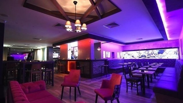 CAVIAR Sushi & Bistro