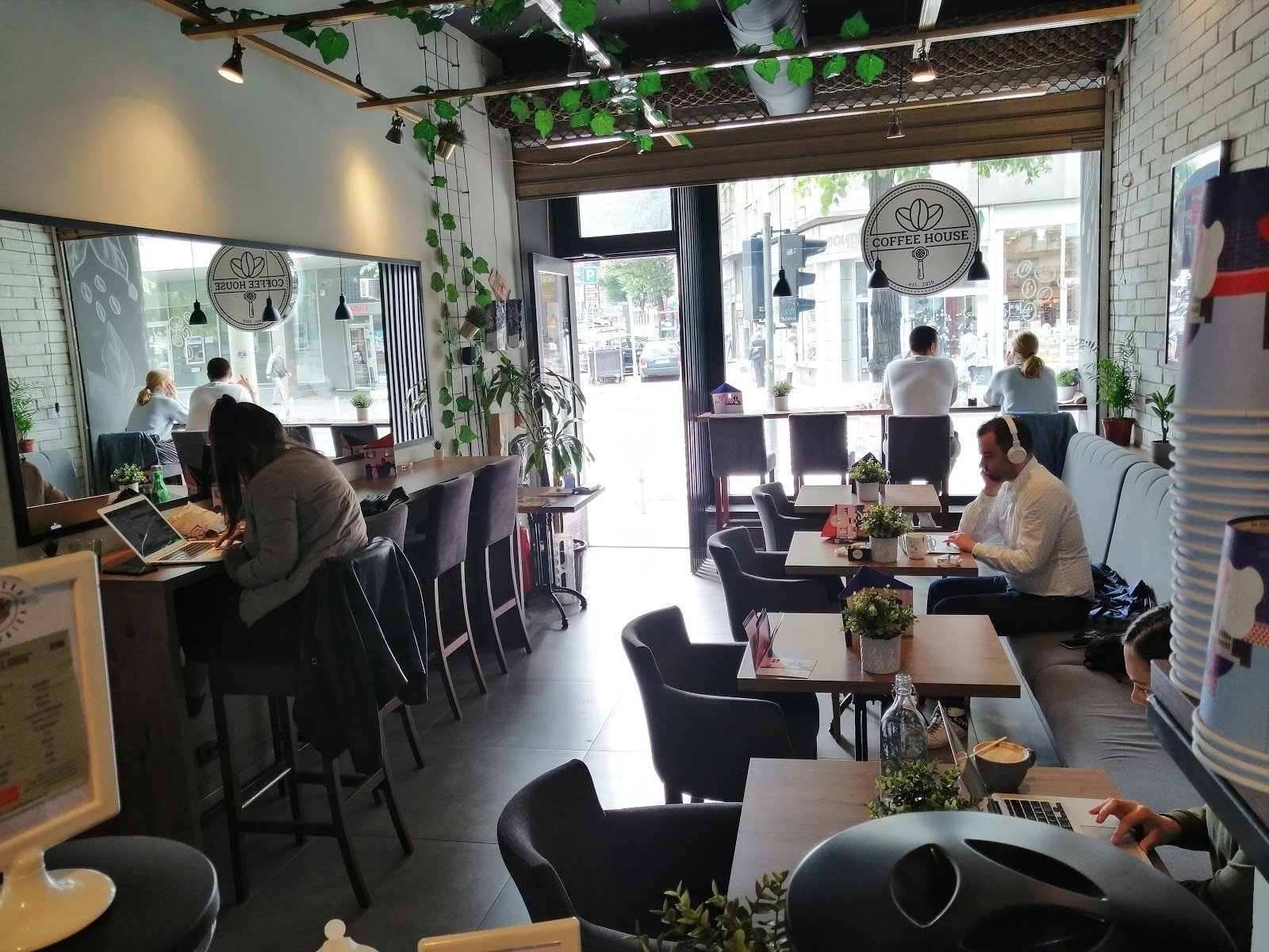 <span class="translation_missing" title="translation missing: en.meta.location_title, location_name: Coffee House, city: Belgrade">Location Title</span>