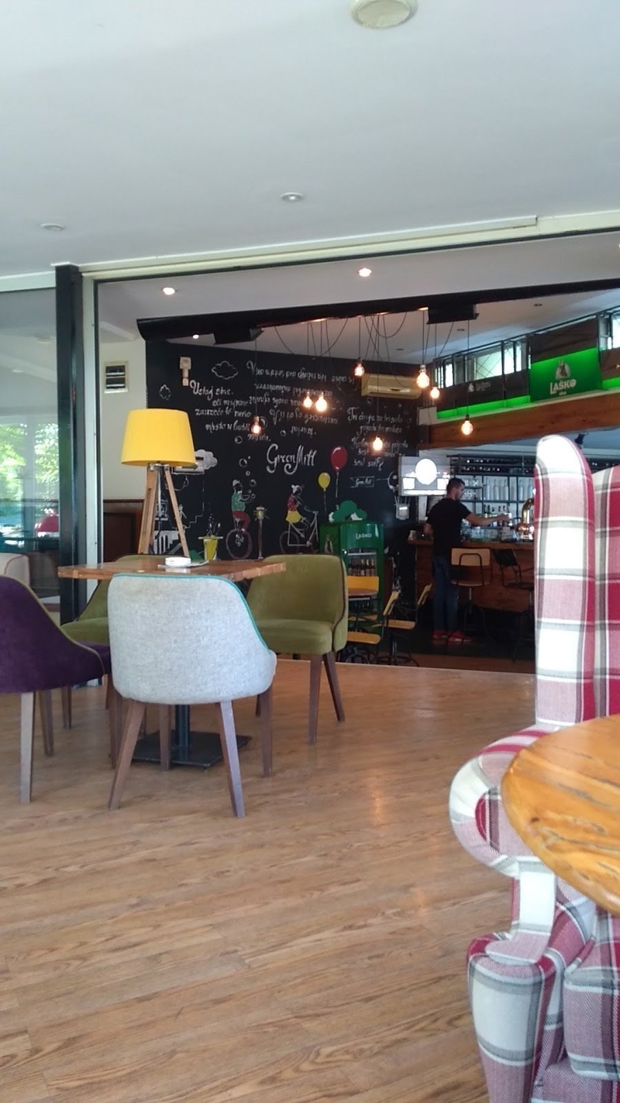 <span class="translation_missing" title="translation missing: en.meta.location_title, location_name: Green Mill, city: Belgrade">Location Title</span>
