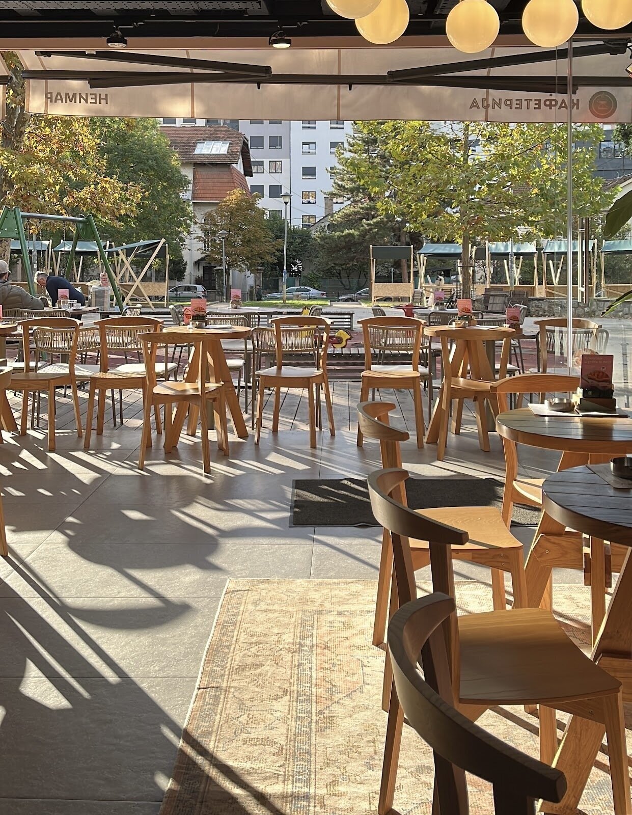 <span class="translation_missing" title="translation missing: en.meta.location_title, location_name: Kafeterija | Neimar, city: Belgrade">Location Title</span>