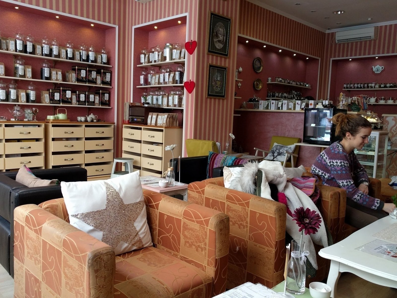 <span class="translation_missing" title="translation missing: en.meta.location_title, location_name: Salon de thé by Small Tree, city: Belgrade">Location Title</span>