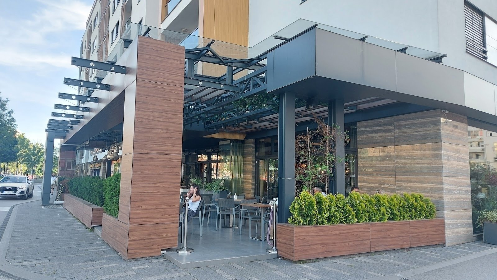<span class="translation_missing" title="translation missing: en.meta.location_title, location_name: Theta, city: Belgrade">Location Title</span>