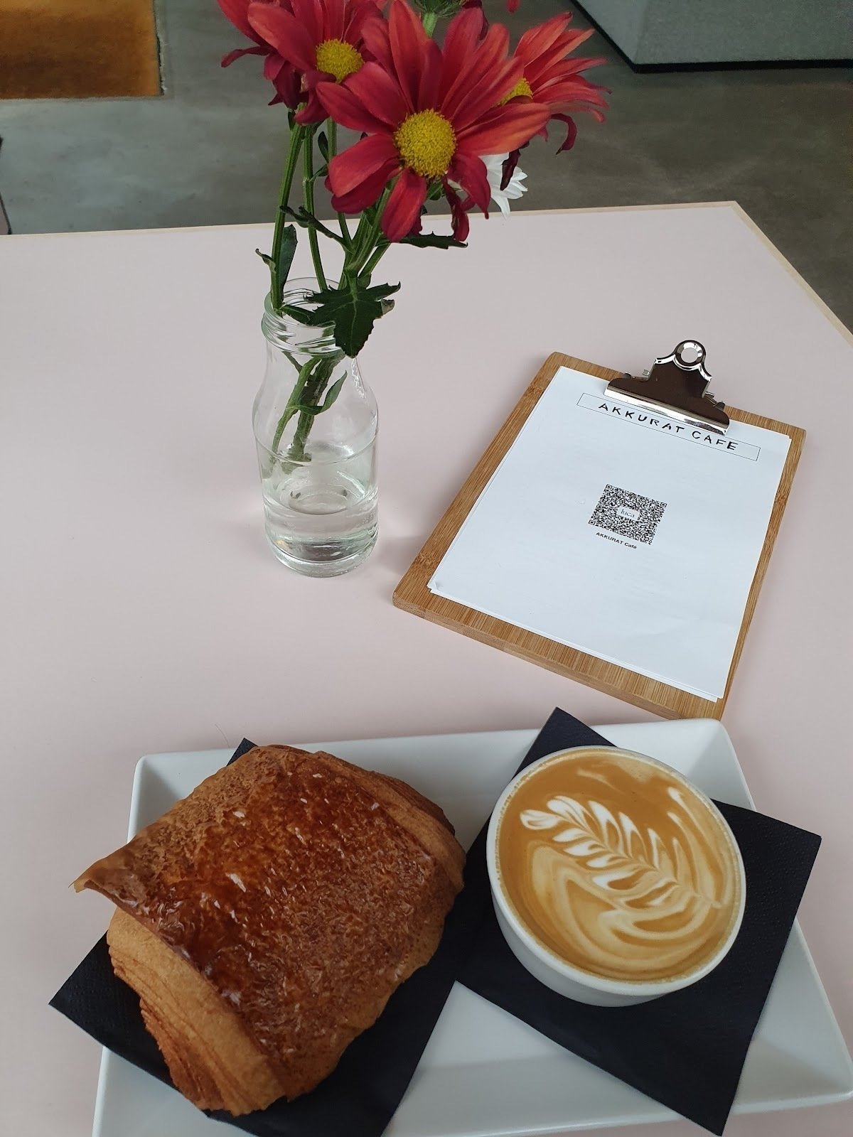 <span class="translation_missing" title="translation missing: en.meta.location_title, location_name: AKKURAT Café, city: Berlin">Location Title</span>