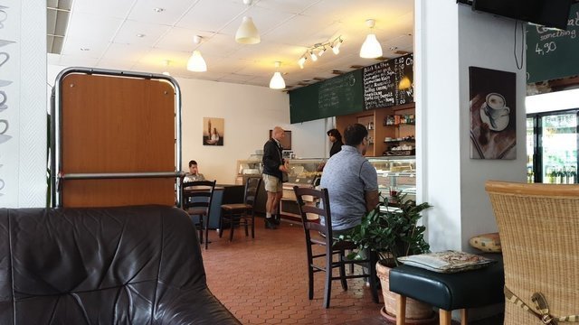 Bakery & Café Brotzeit