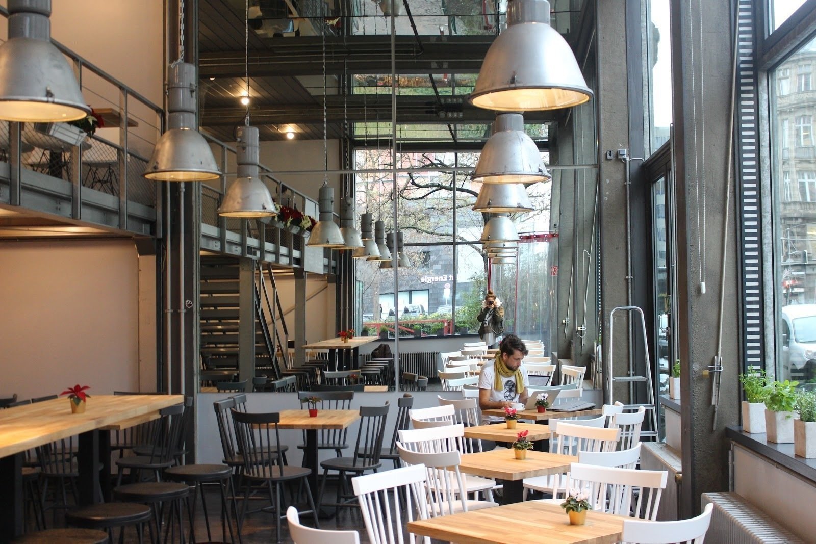 <span class="translation_missing" title="translation missing: en.meta.location_title, location_name: betahaus | Café, city: Berlin">Location Title</span>