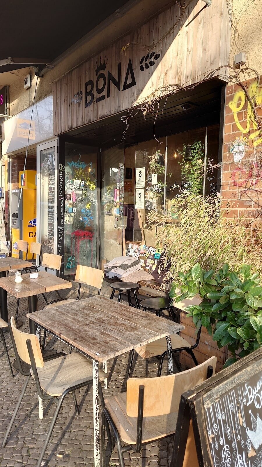<span class="translation_missing" title="translation missing: en.meta.location_title, location_name: BONA Kollektiv, city: Berlin">Location Title</span>