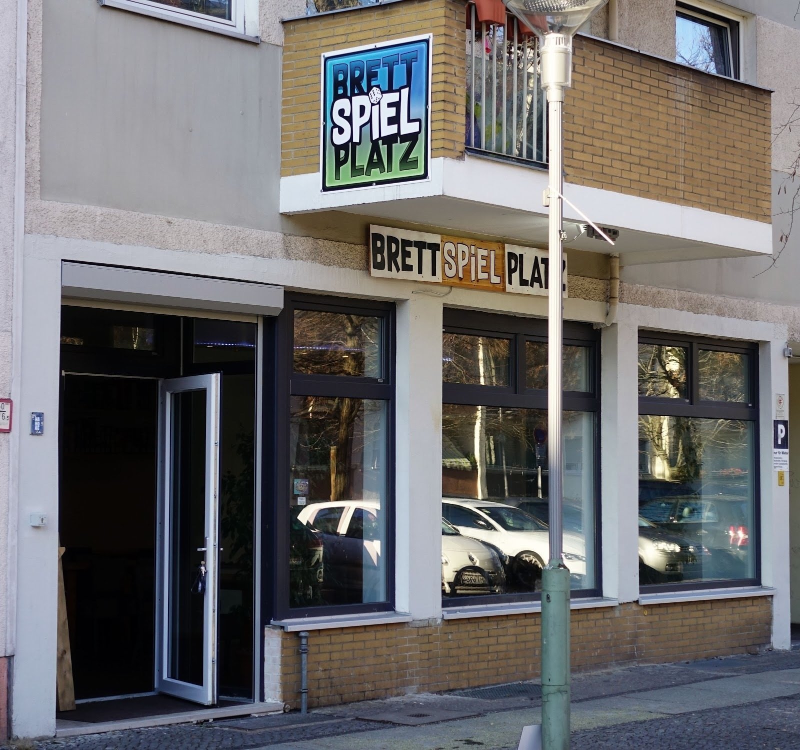 <span class="translation_missing" title="translation missing: en.meta.location_title, location_name: Brettspielplatz - Das Spielecafé, city: Berlin">Location Title</span>