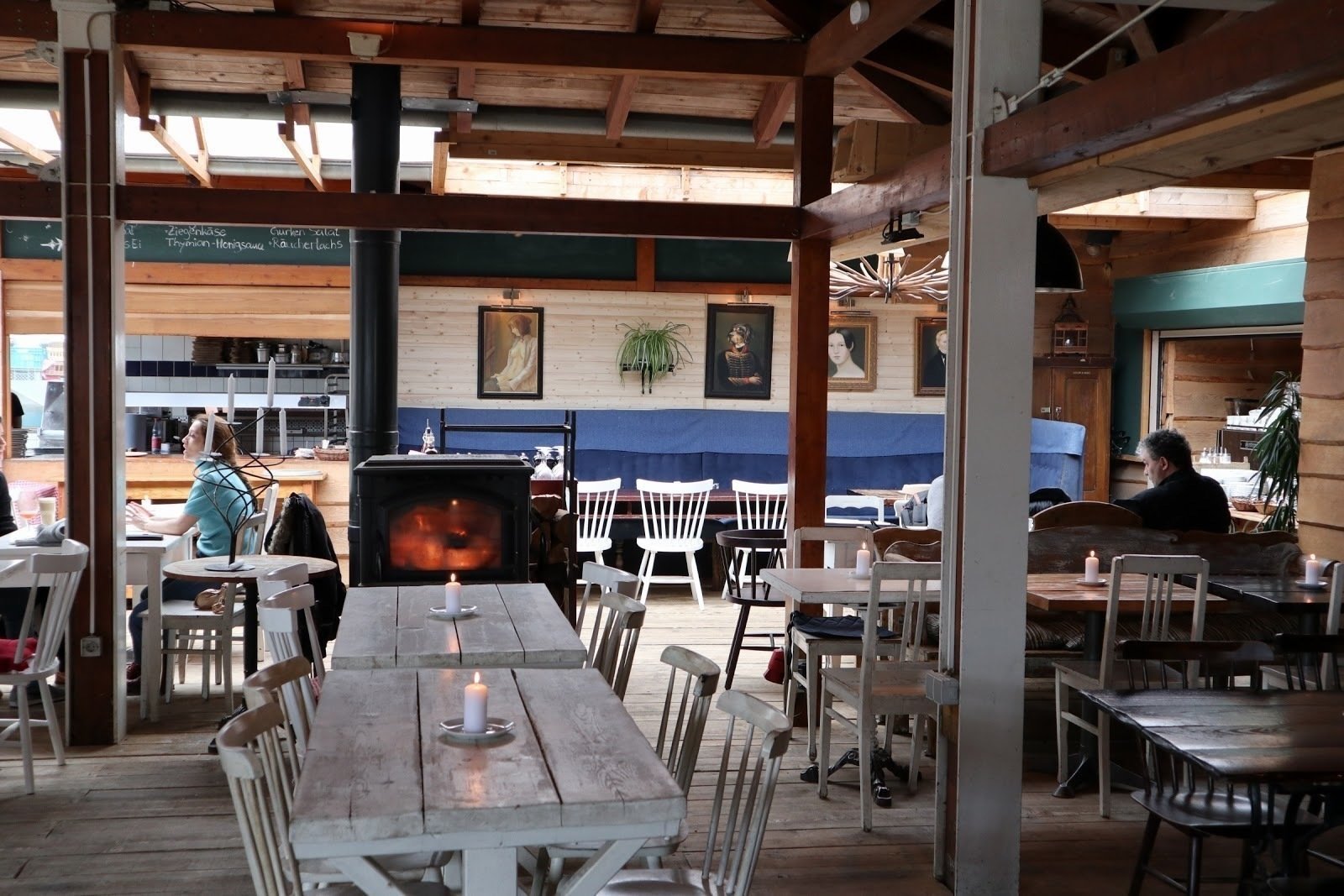 <span class="translation_missing" title="translation missing: en.meta.location_title, location_name: Café am Neuen See, city: Berlin">Location Title</span>