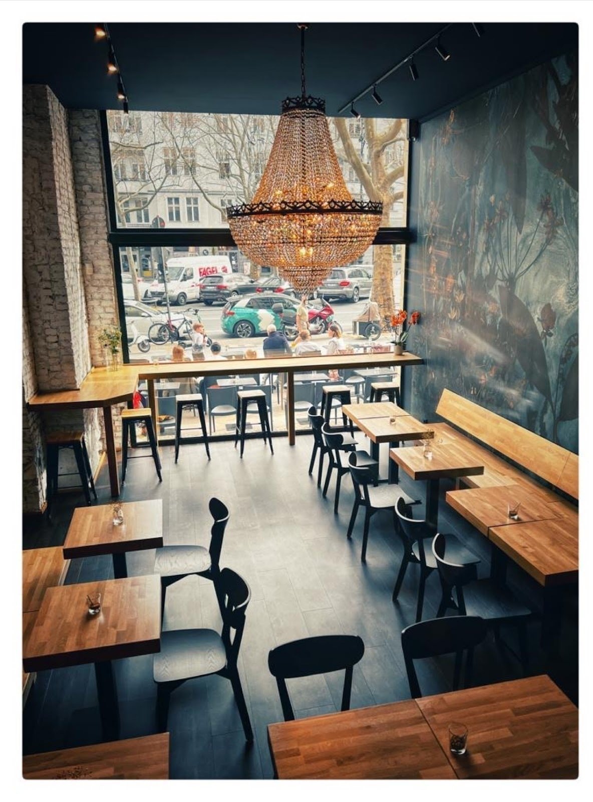 <span class="translation_missing" title="translation missing: en.meta.location_title, location_name: Café Kudamm 1love4 Coffeeshop, city: Berlin">Location Title</span>