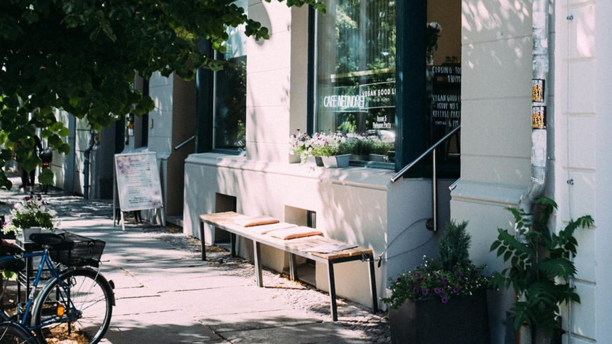 <span class="translation_missing" title="translation missing: en.meta.location_title, location_name: Cafe Neundrei, city: Berlin">Location Title</span>