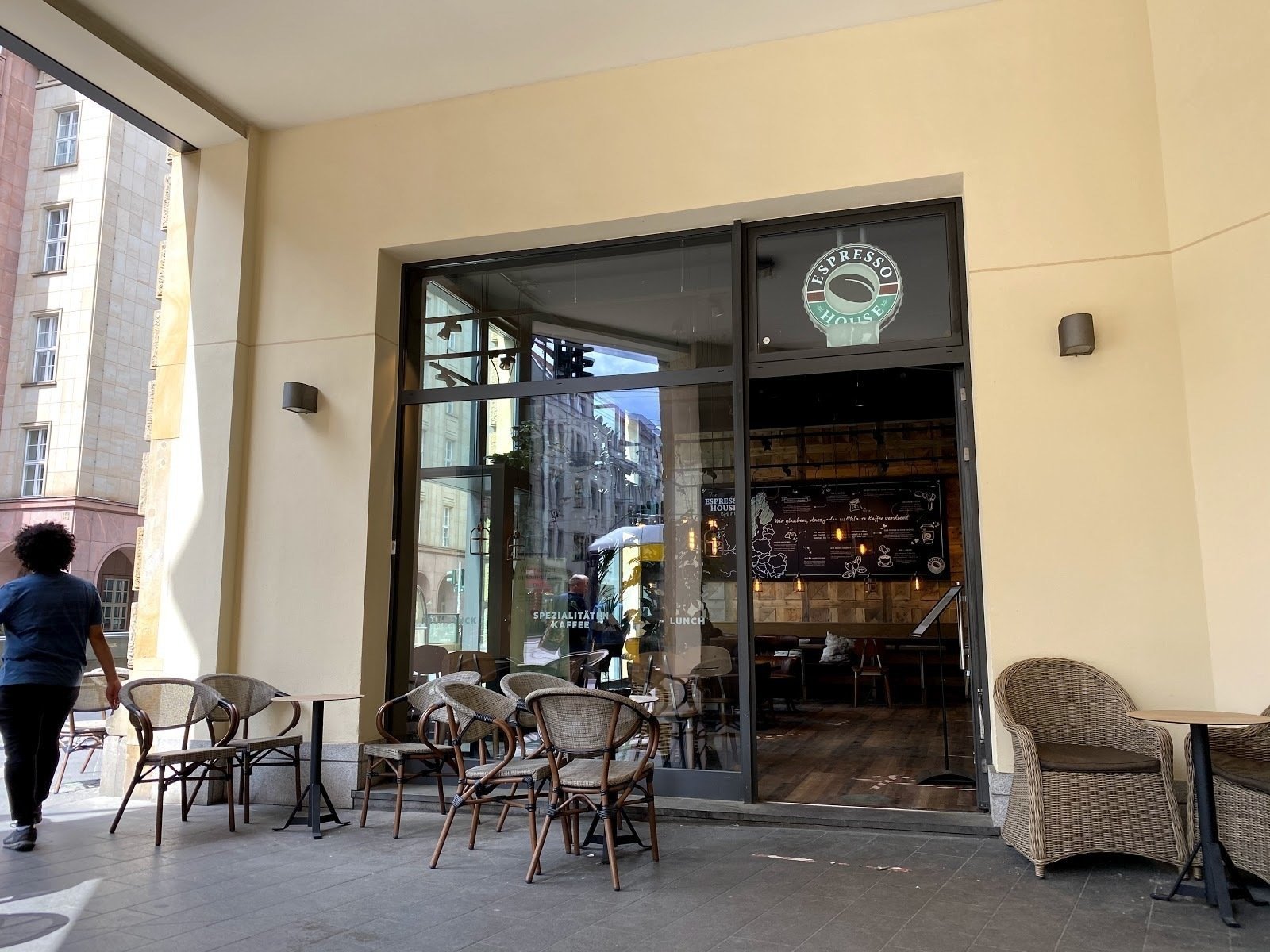 <span class="translation_missing" title="translation missing: en.meta.location_title, location_name: Espresso House @ Chausseestrasse, city: Berlin">Location Title</span>