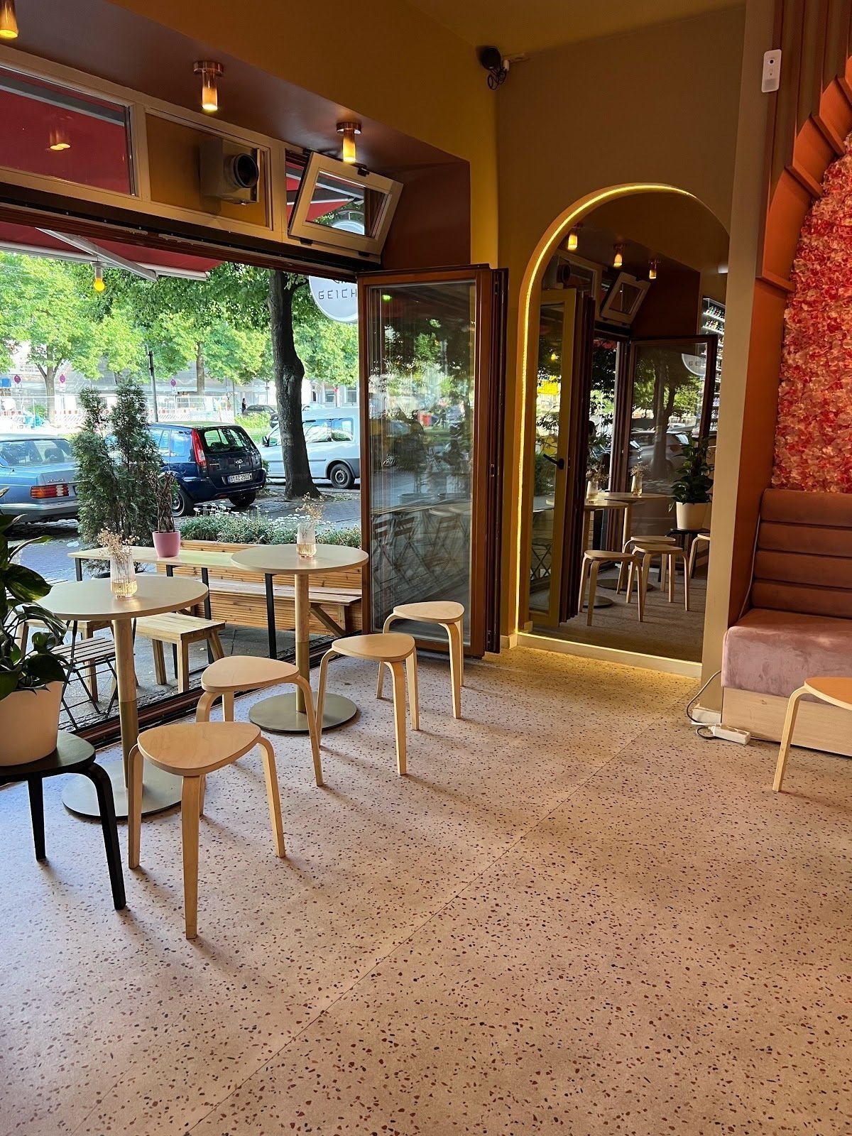<span class="translation_missing" title="translation missing: en.meta.location_title, location_name: Geicha Tea, city: Berlin">Location Title</span>
