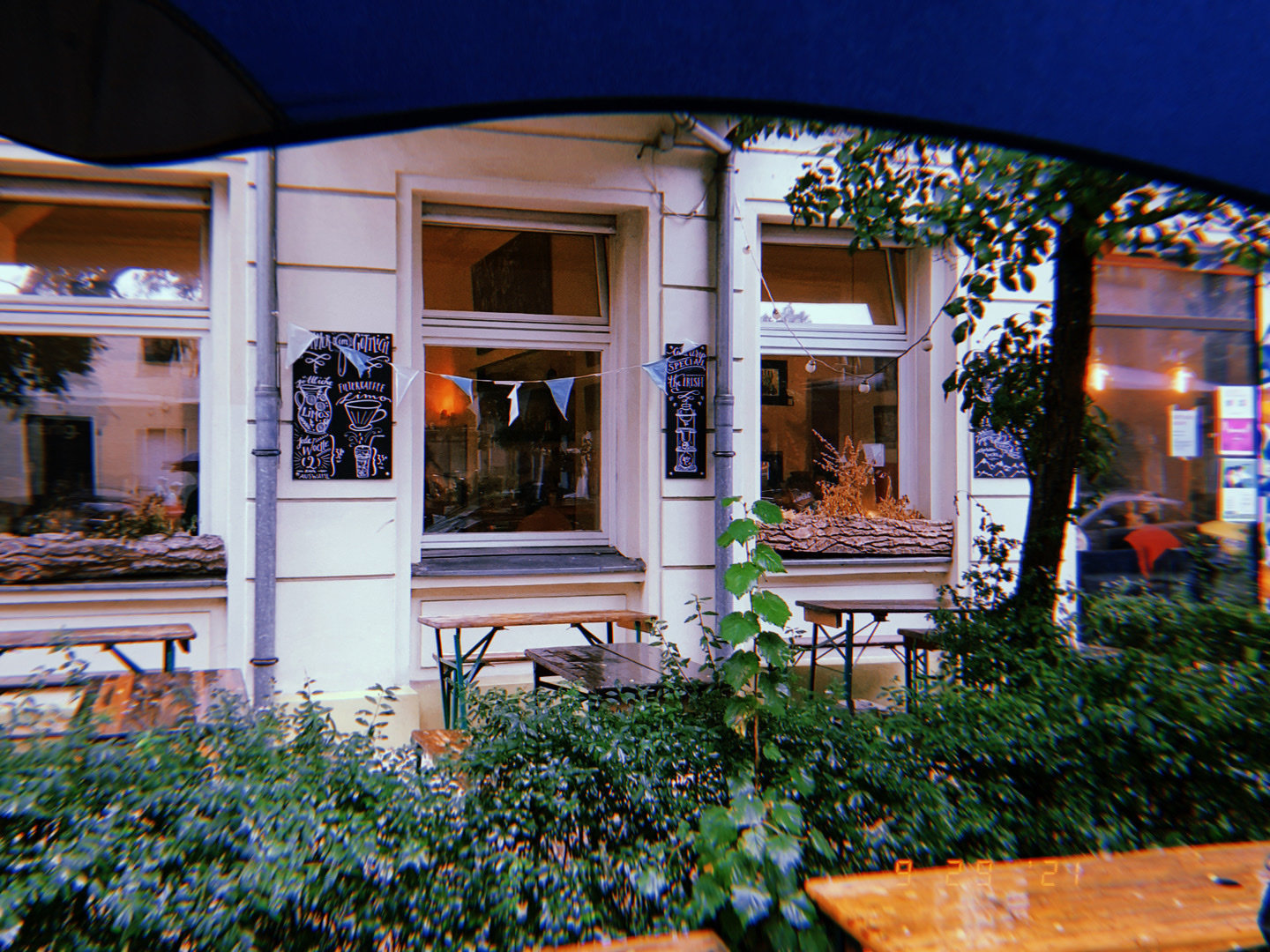 <span class="translation_missing" title="translation missing: en.meta.location_title, location_name: GÖTTLICH essen &amp; trinken, city: Berlin">Location Title</span>