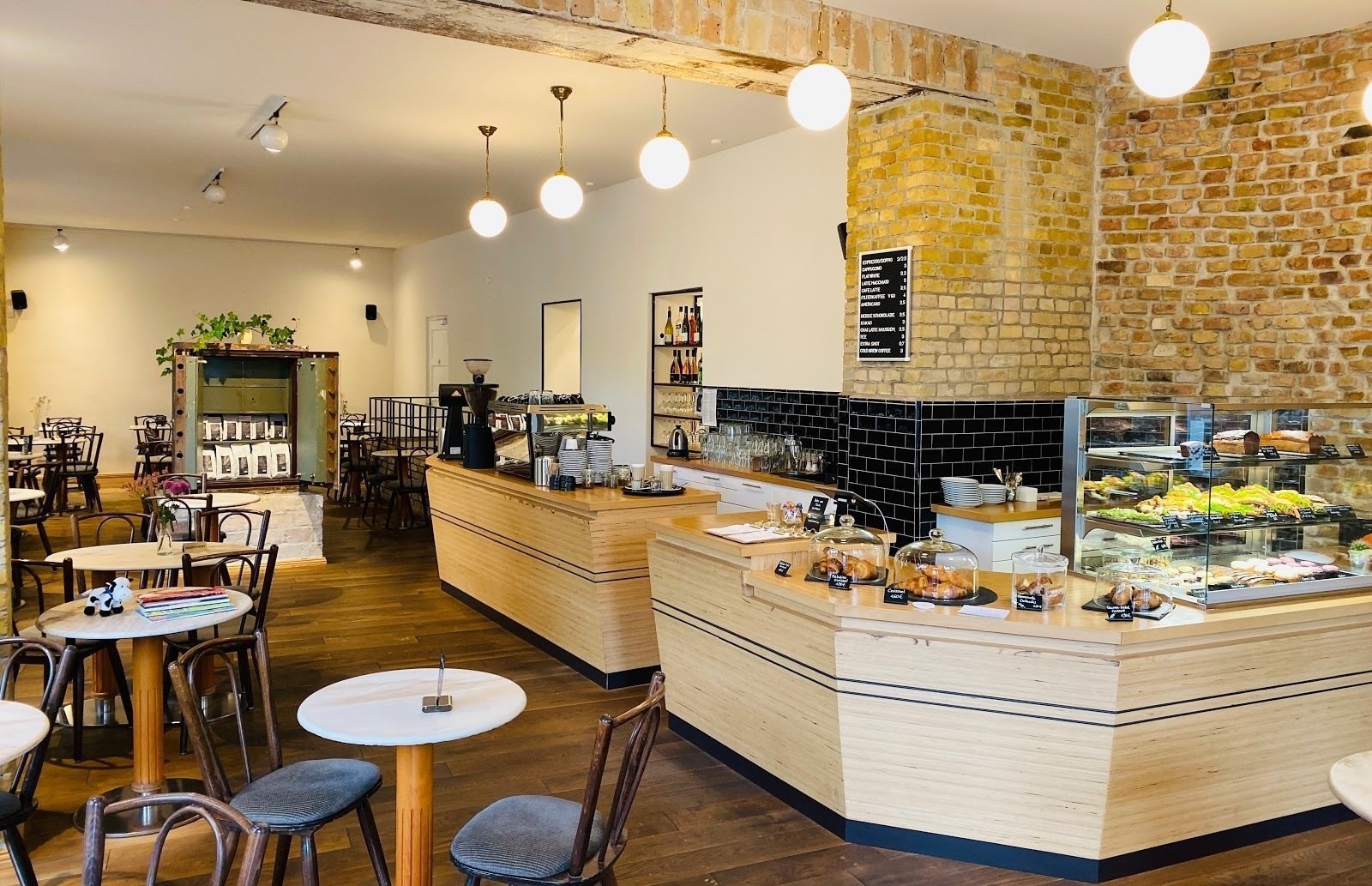 <span class="translation_missing" title="translation missing: en.meta.location_title, location_name: KAFFEE.BAR, city: Berlin">Location Title</span>