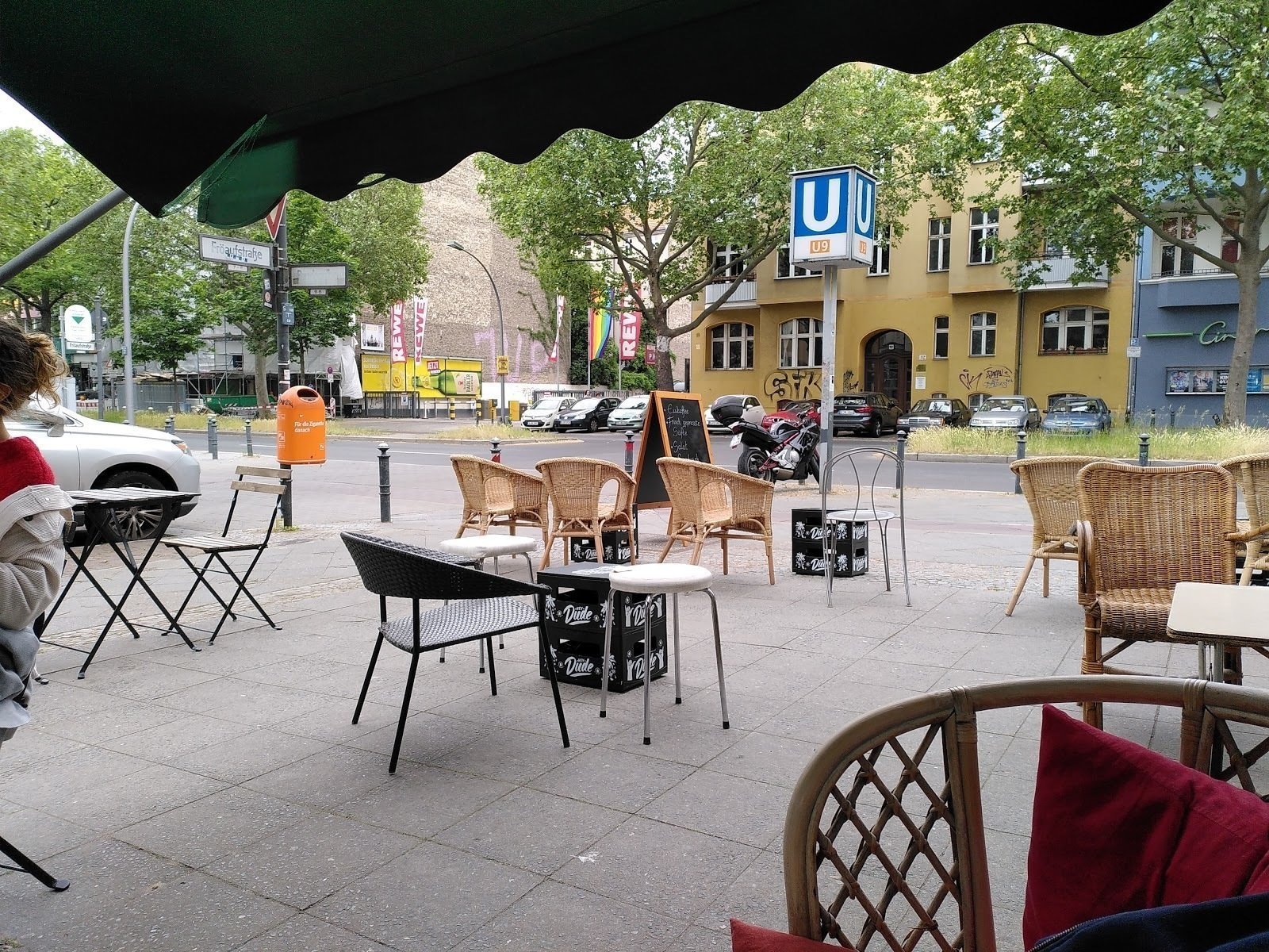<span class="translation_missing" title="translation missing: en.meta.location_title, location_name: Kaffee Zeit Raum, city: Berlin">Location Title</span>